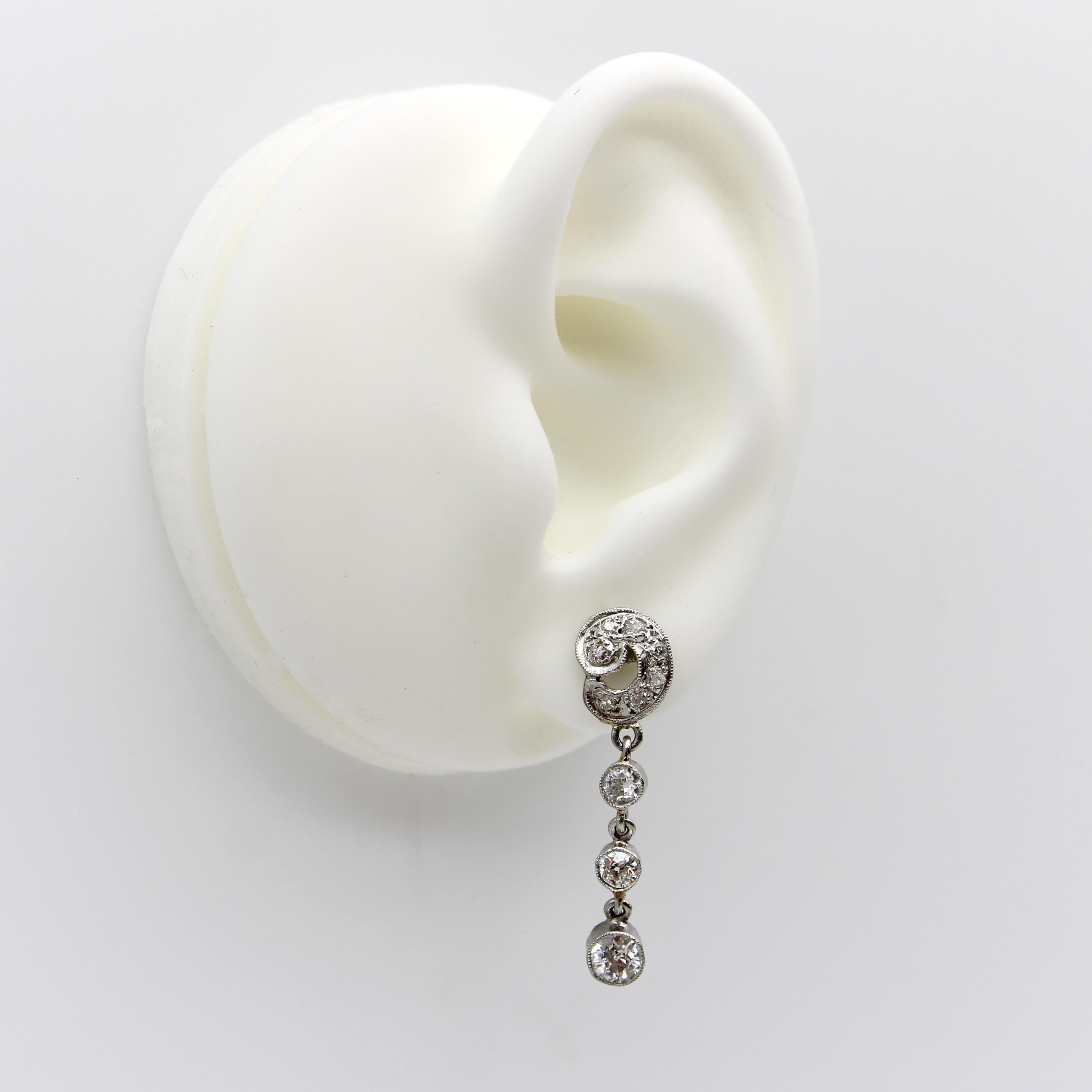 Boucles d'oreilles pendantes édouardiennes en platine et diamant de taille européenne ancienne en vente 3