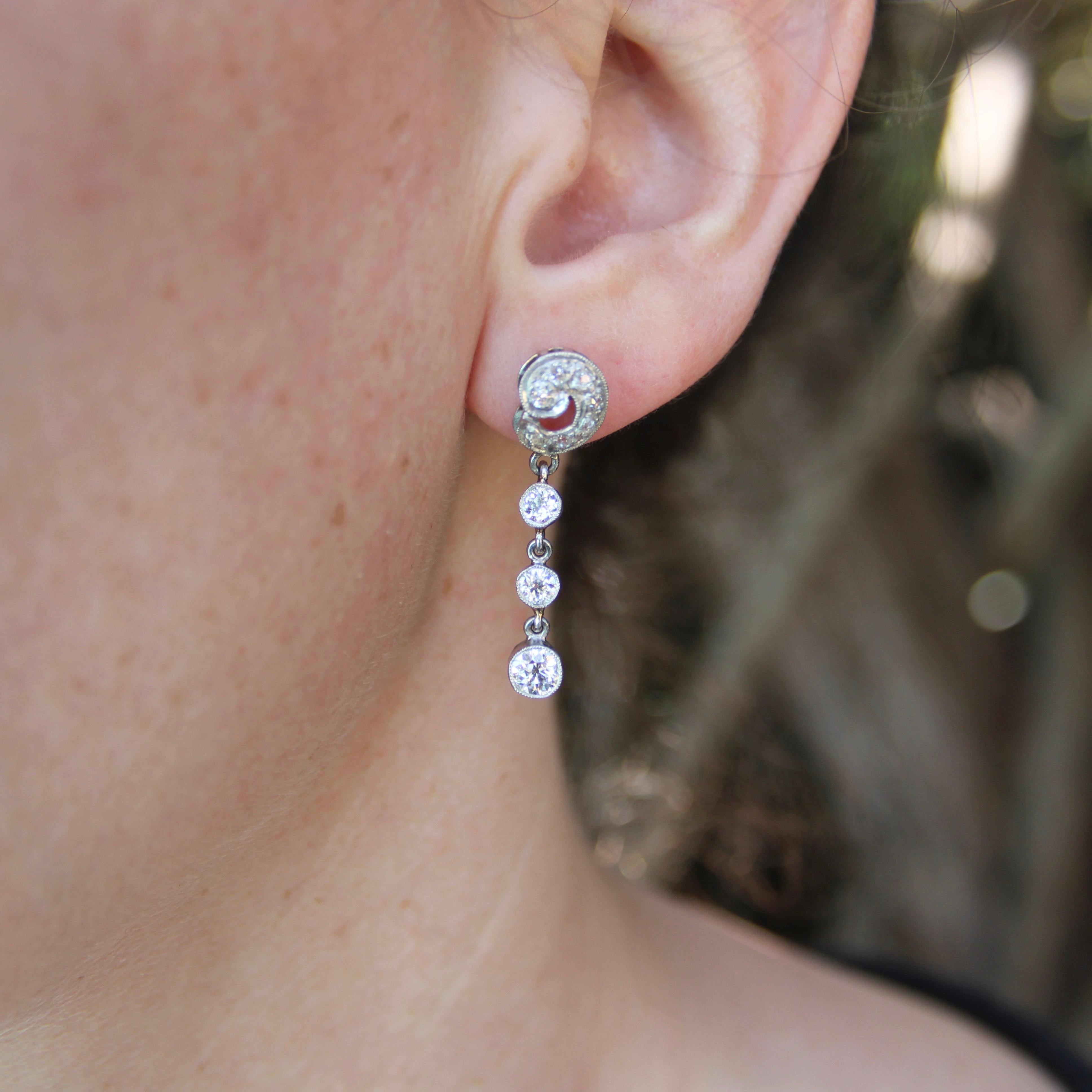 Boucles d'oreilles pendantes édouardiennes en platine et diamant de taille européenne ancienne en vente 2
