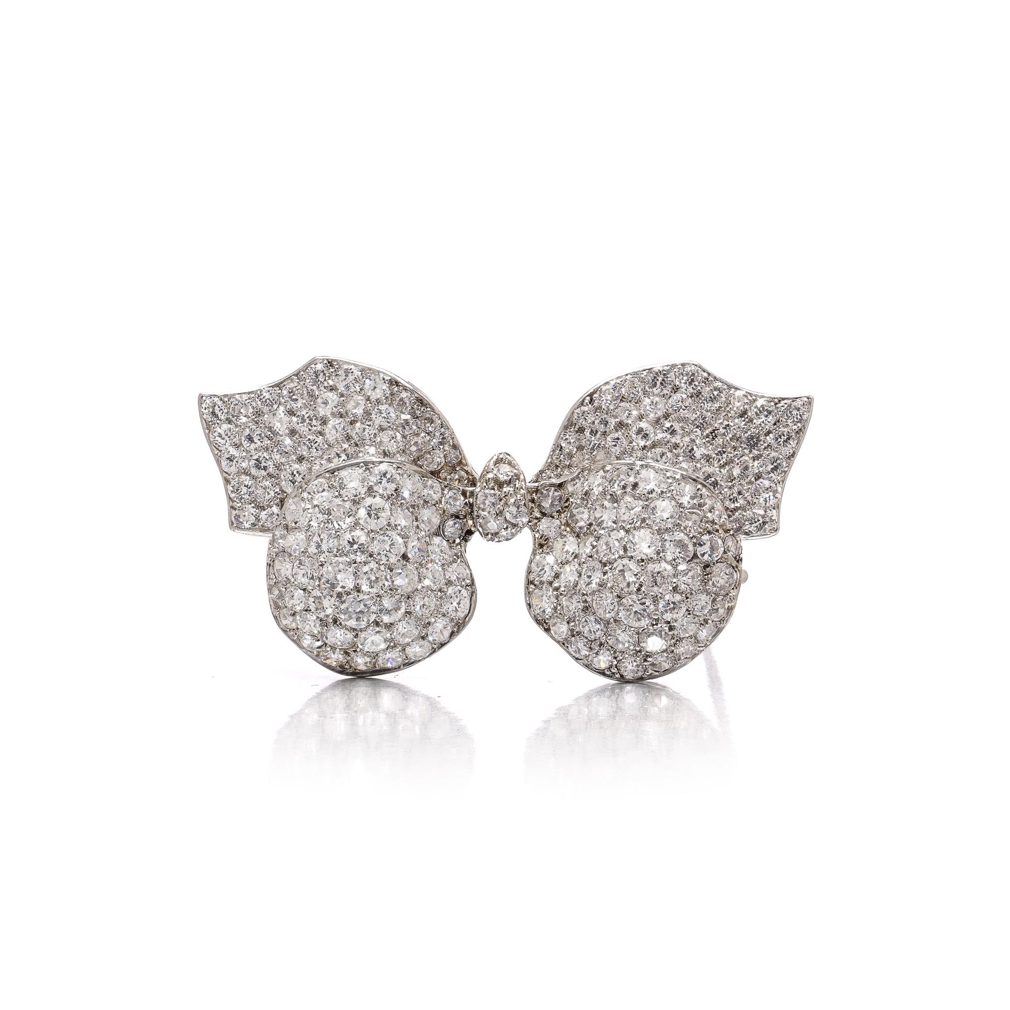 Edwardian Platinum Bow Brooch Pavé-Set with 6.00 ct. Old European Cut Diamonds In Good Condition For Sale In Braintree, GB