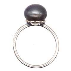Solitärring aus edwardianischem Platin mit zertifizierter natürlicher schwarzer Salzwasserperle