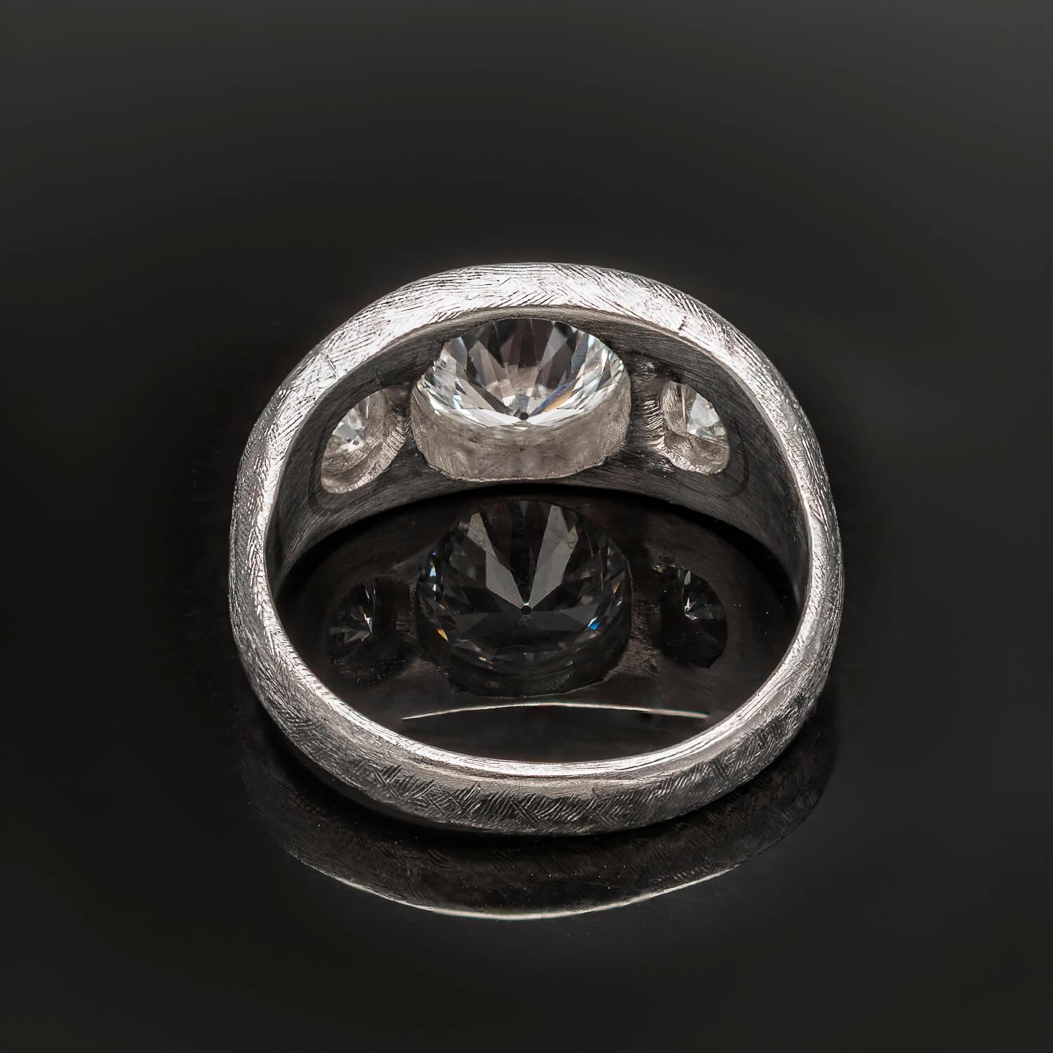 Edwardian Platinum Diamond 3-Stone Ring 2.25ctw In Good Condition In Narberth, PA