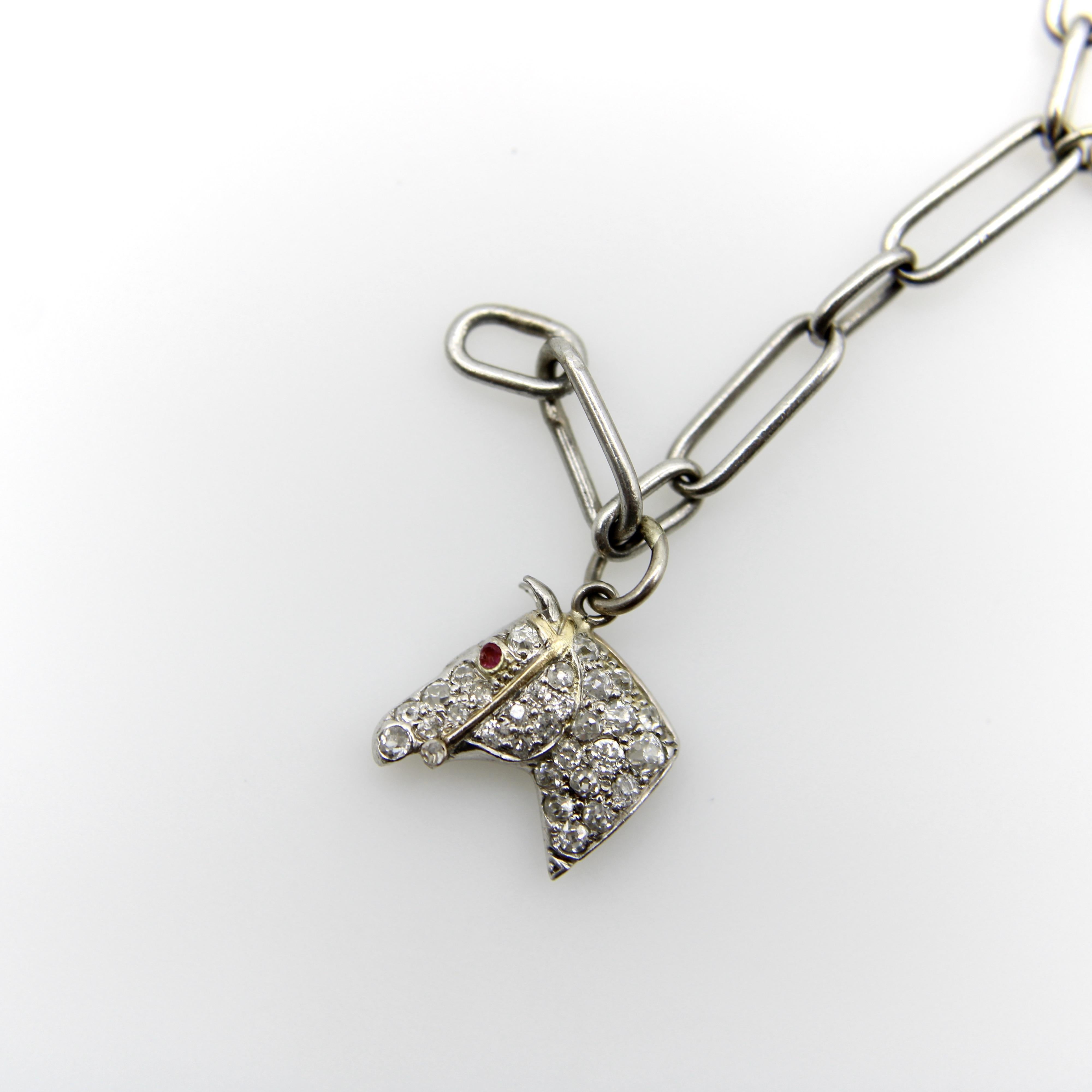 Edwardian Platin Diamant verkrustet phantasievollen Charme-Armband im Angebot 5