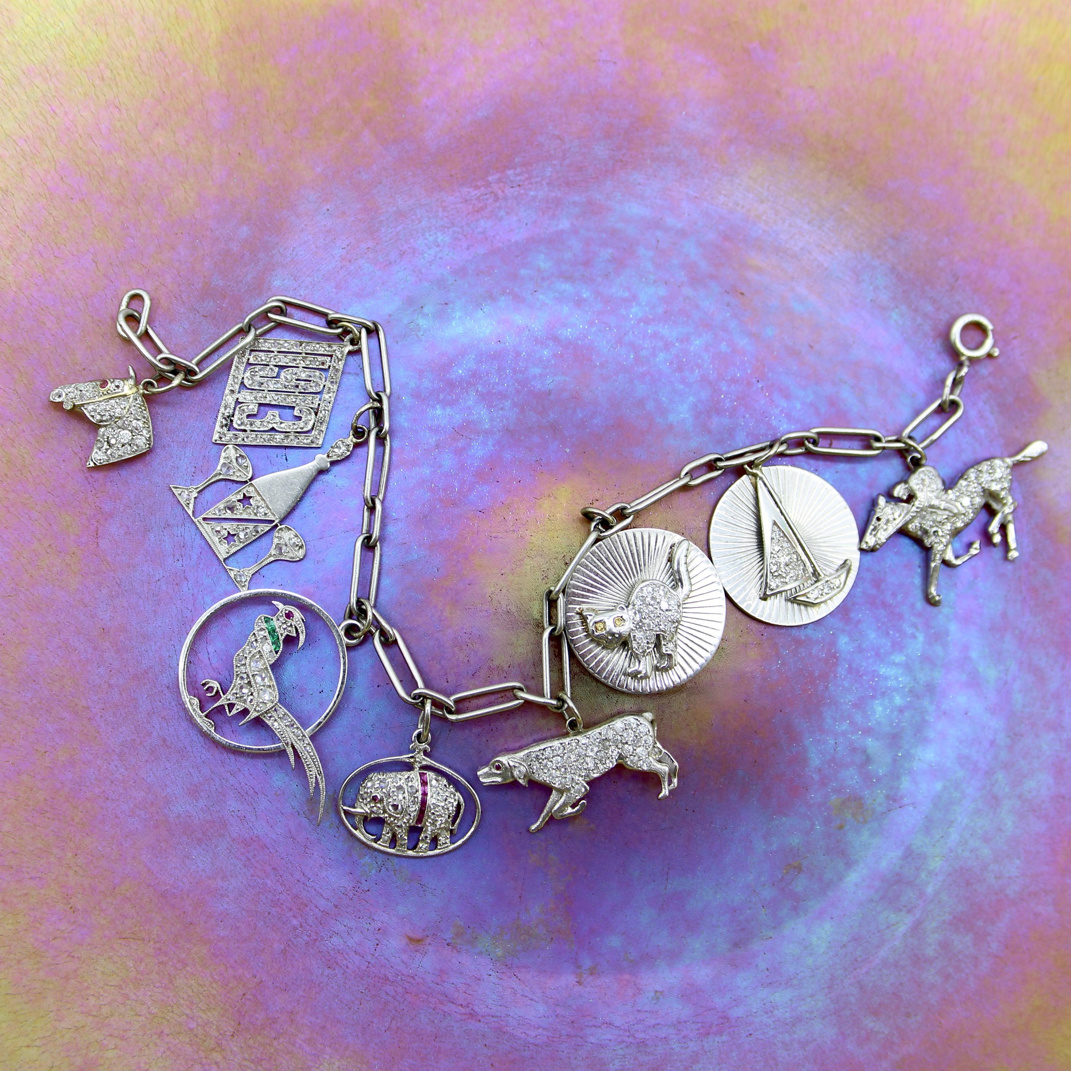 Edwardian Platin Diamant verkrustet phantasievollen Charme-Armband im Angebot 8