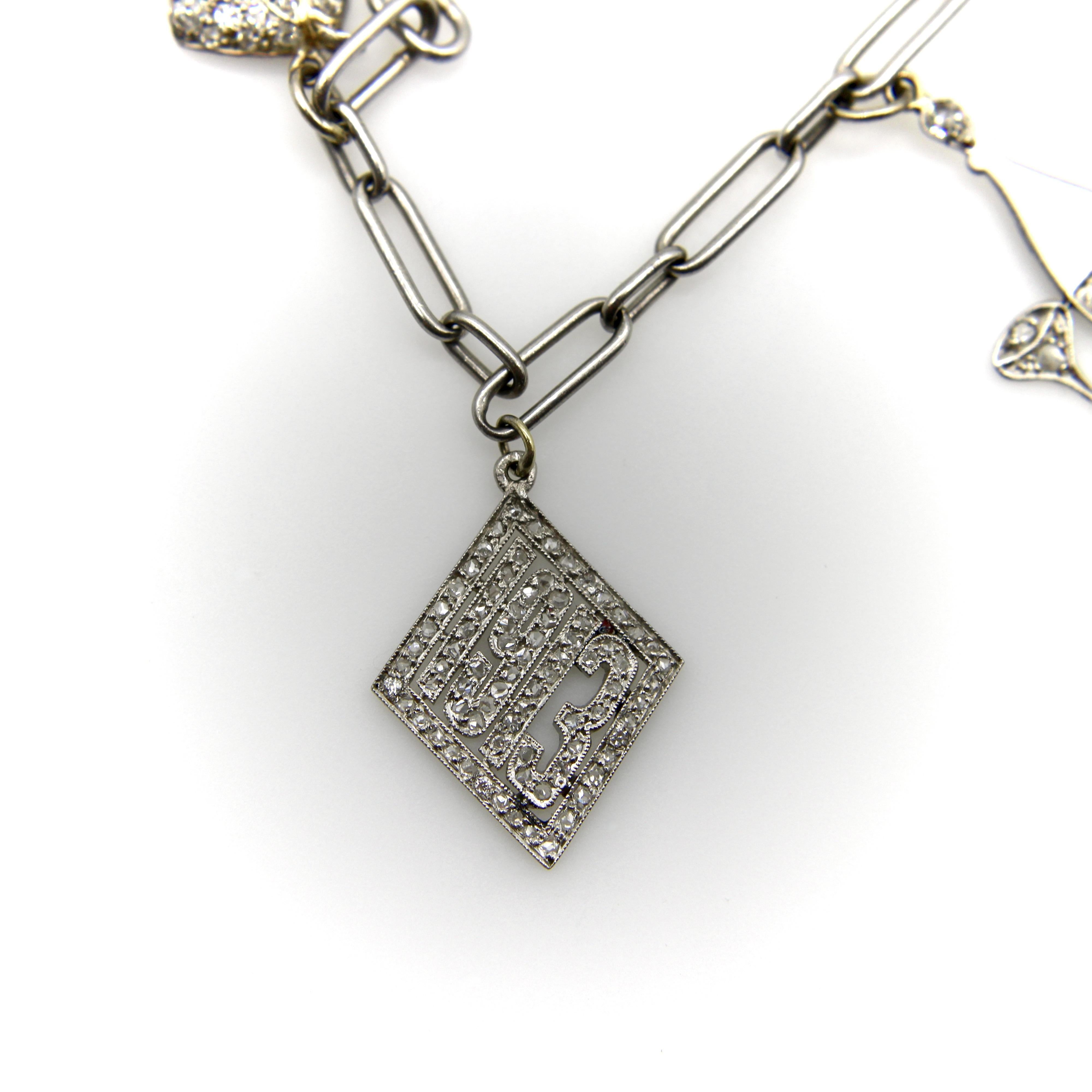 Edwardian Platin Diamant verkrustet phantasievollen Charme-Armband im Angebot 4
