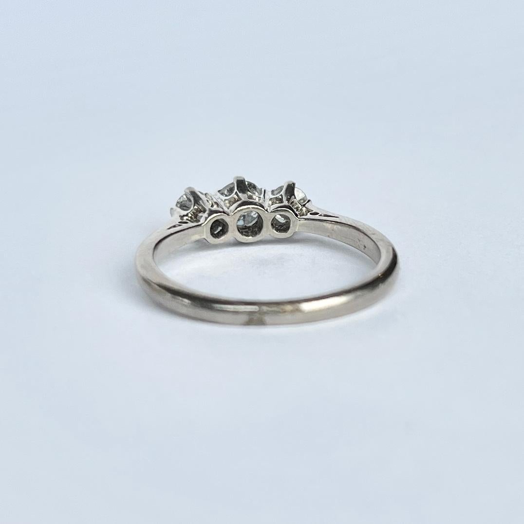 Edwardian Platinum Diamond Three-Stone Ring In Good Condition In Chipping Campden, GB