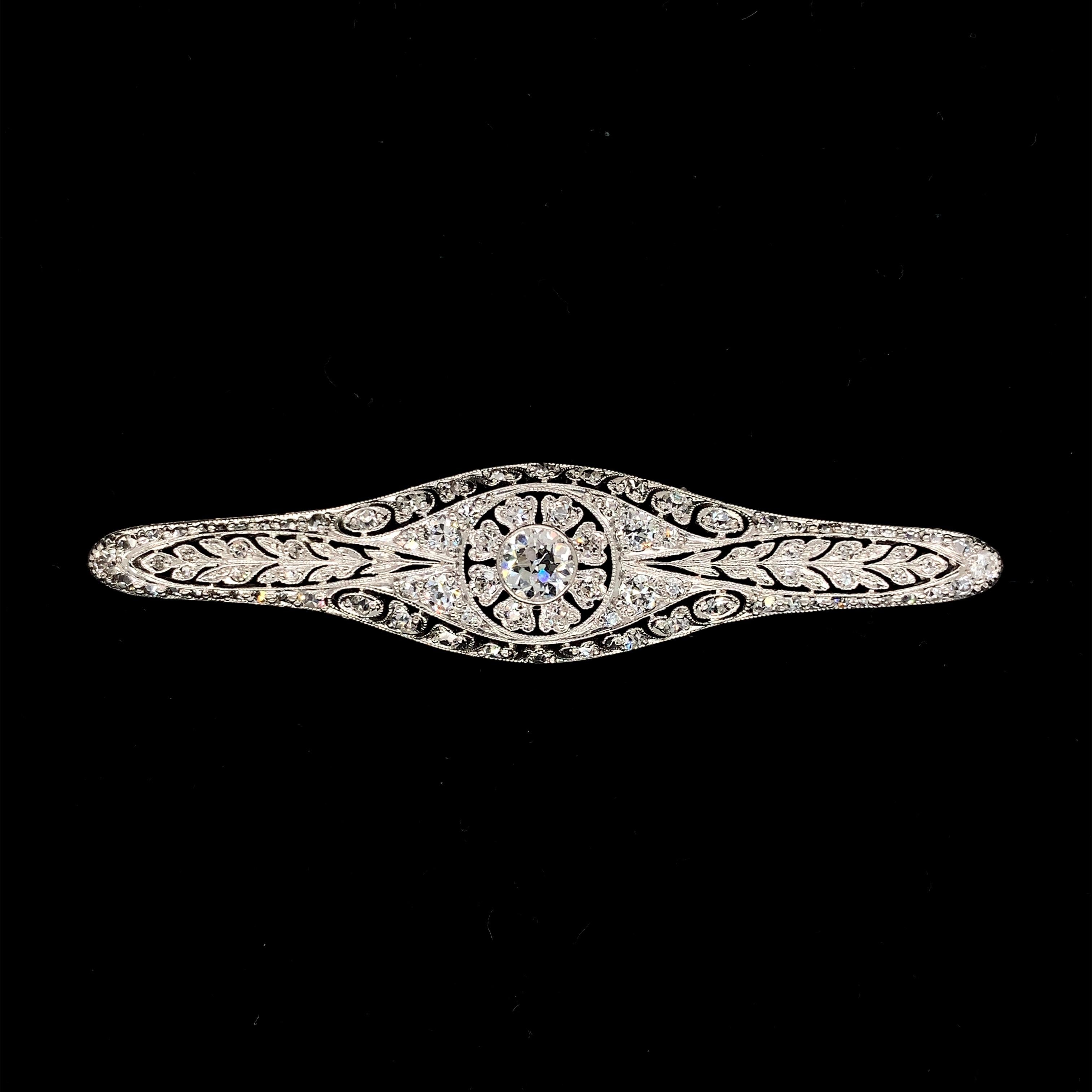Edwardian Platinum Filigree 1.50 carat tw Diamond Floral Bar Pin In Good Condition For Sale In Big Bend, WI