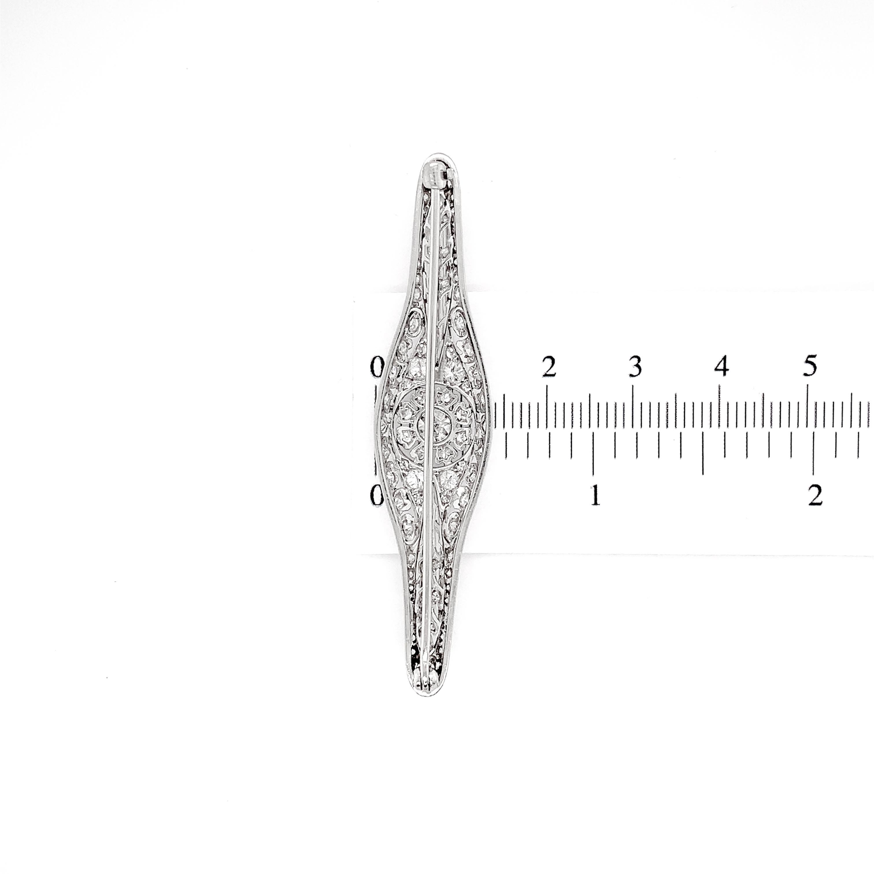 Edwardian Platinum Filigree 1.50 carat tw Diamond Floral Bar Pin For Sale 1