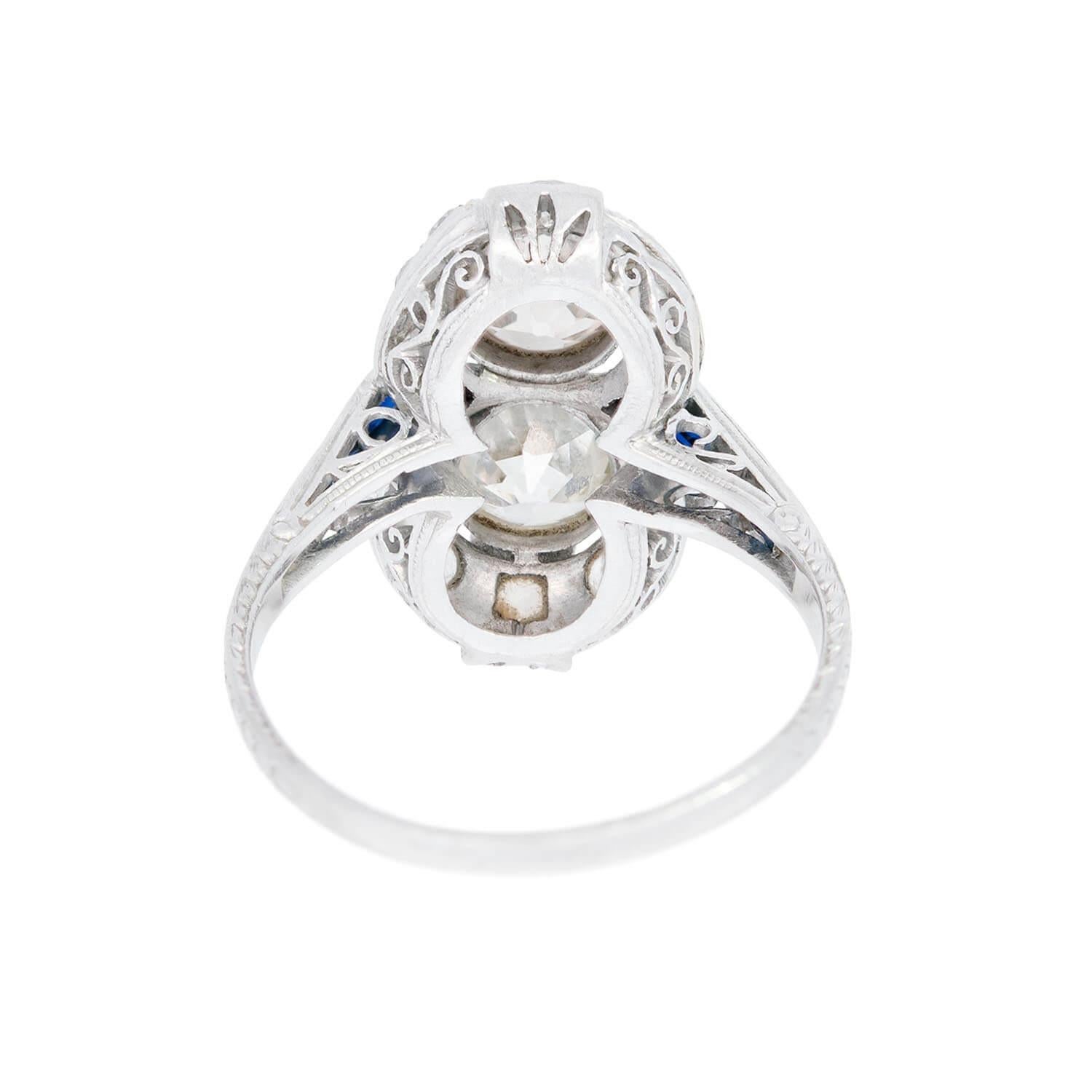 Taglio vecchia miniera Anello francese in platino edoardiano con diamante e zaffiro in vendita