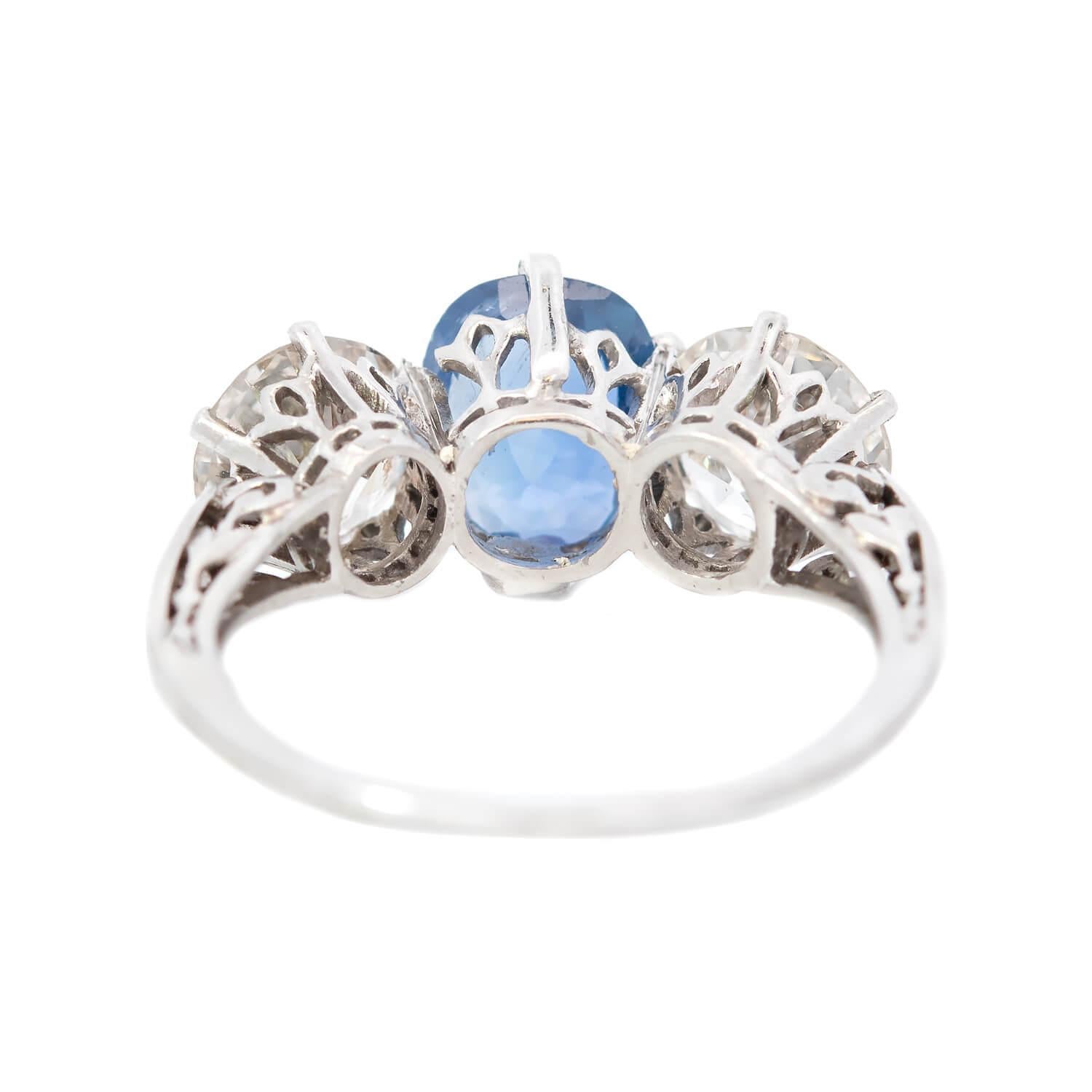 Edwardian Platin GIA No Heat Saphir und Diamant Drei Stein Ring für Damen oder Herren im Angebot