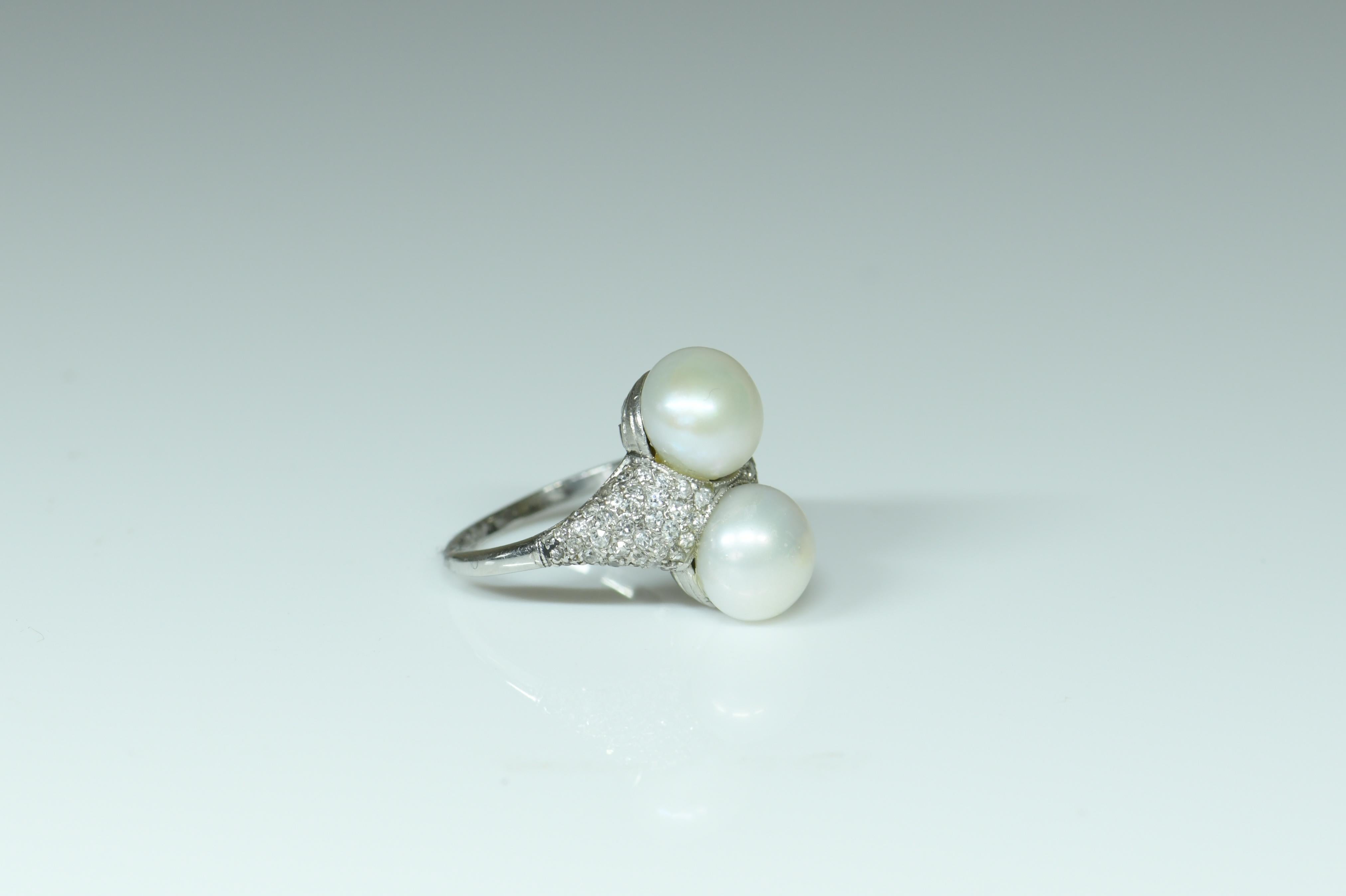 Edwardian Platinum Natural Pearl and Diamond Ring In Excellent Condition For Sale In Banbury, GB