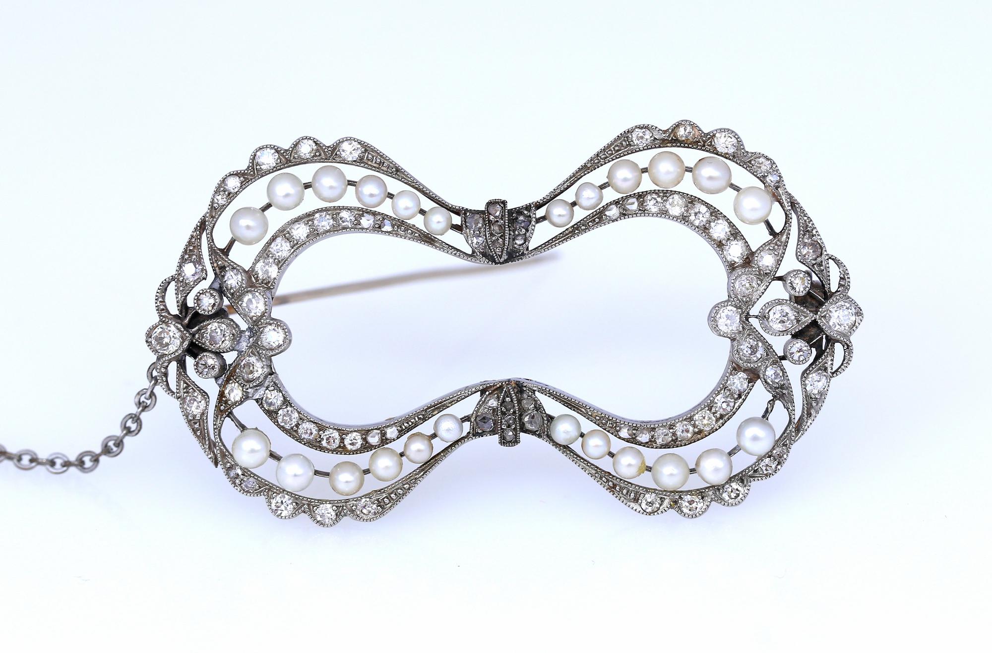 Women's Edwardian Platinum Natural Pearls Diamonds Art Nouveau Bow Brooch