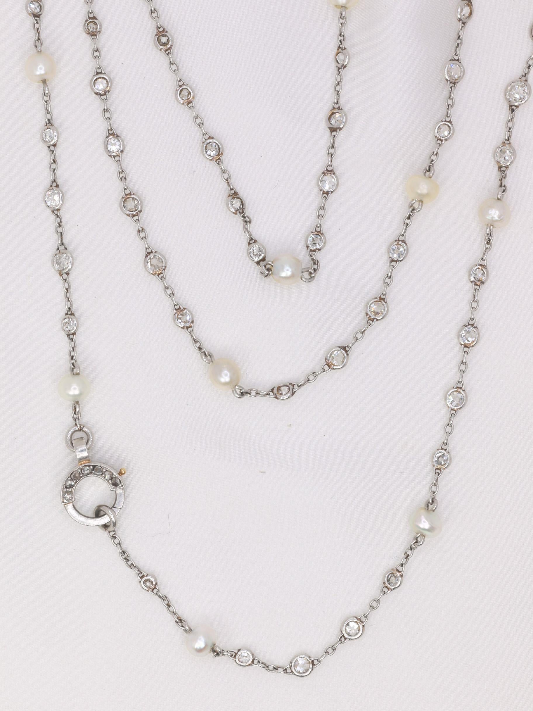 Collana lunga edoardiana in platino con perle naturali e diamanti in vendita 1