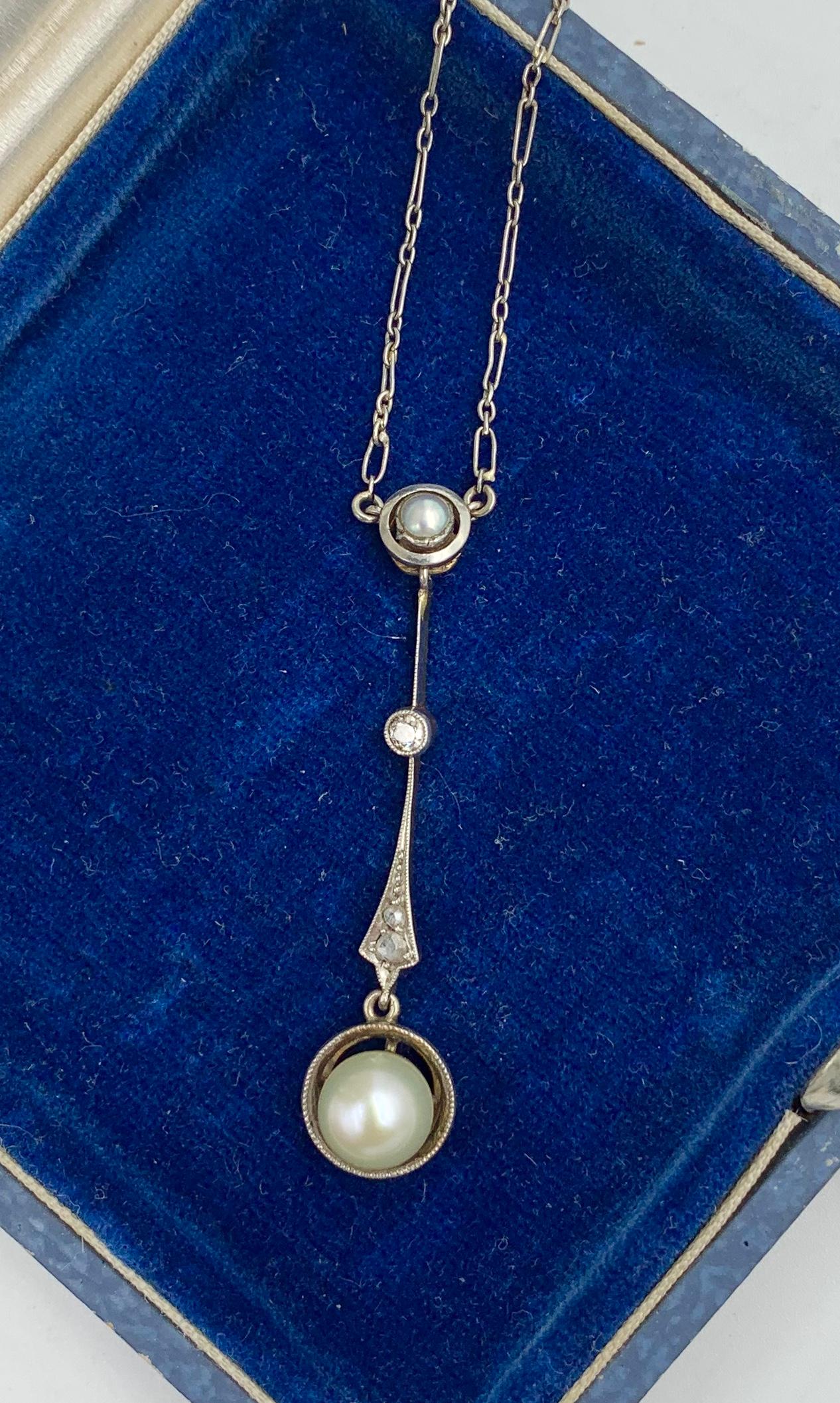 This is a beautiful Edwardian - Art Deco Pendant Necklace with Old Mine and Rose Cut Diamonds with gorgeous Pearls all set in Platinum with a Platinum link chain.  The wonderful knife edge pendant has stunning classic design with clean lines and