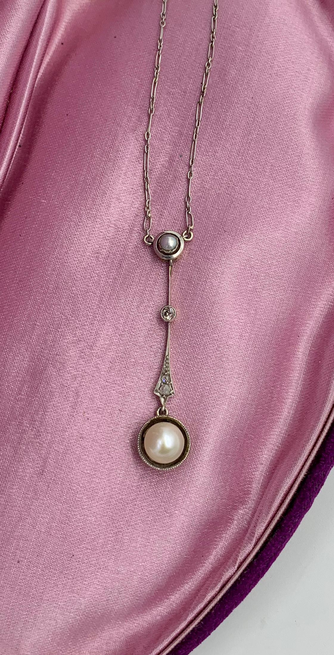 Halskette mit Perlenanhänger aus edwardianischem Platin mit Diamanten im Altminenschliff Damen im Angebot