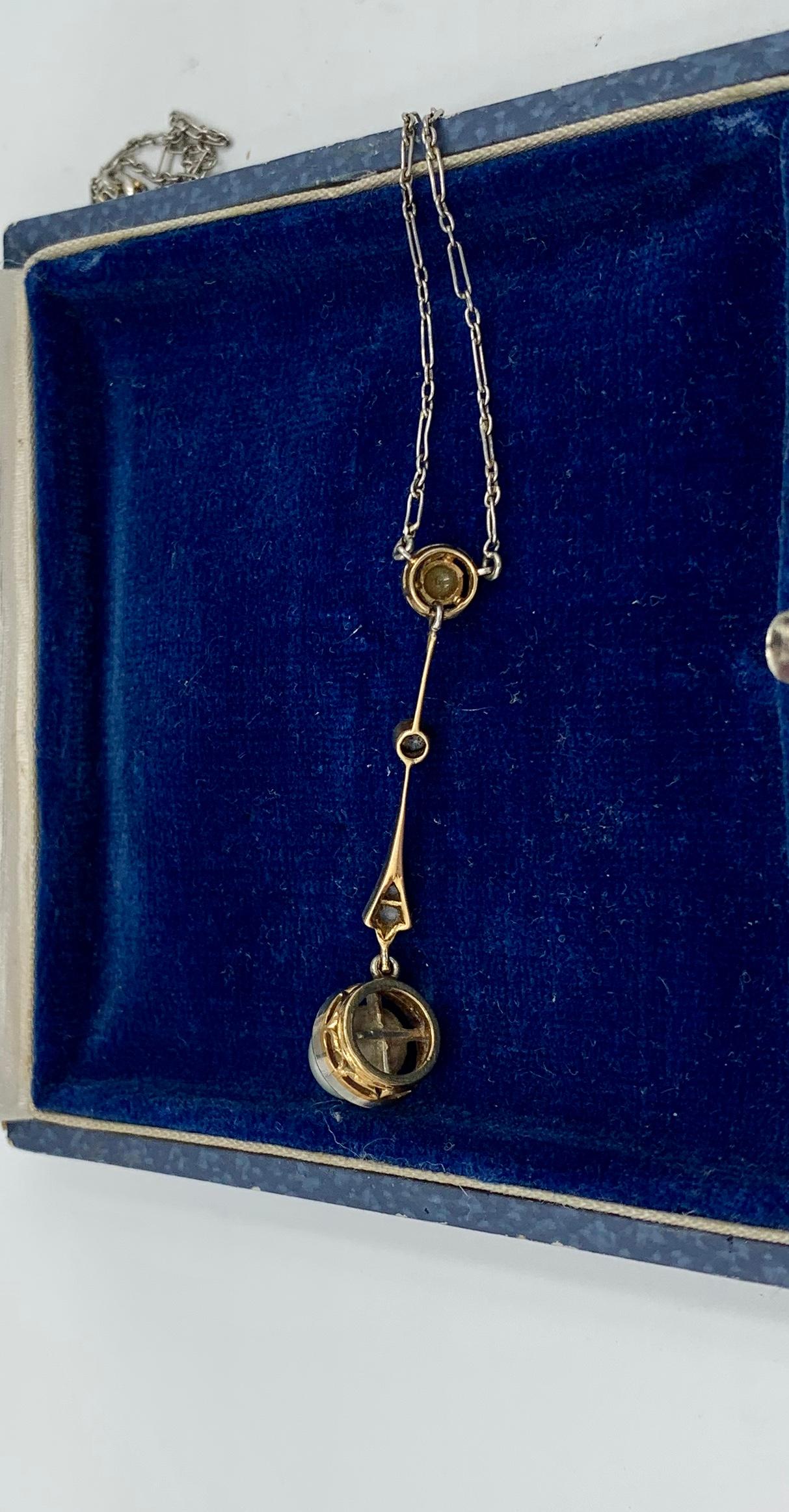 Halskette mit Perlenanhänger aus edwardianischem Platin mit Diamanten im Altminenschliff im Angebot 3