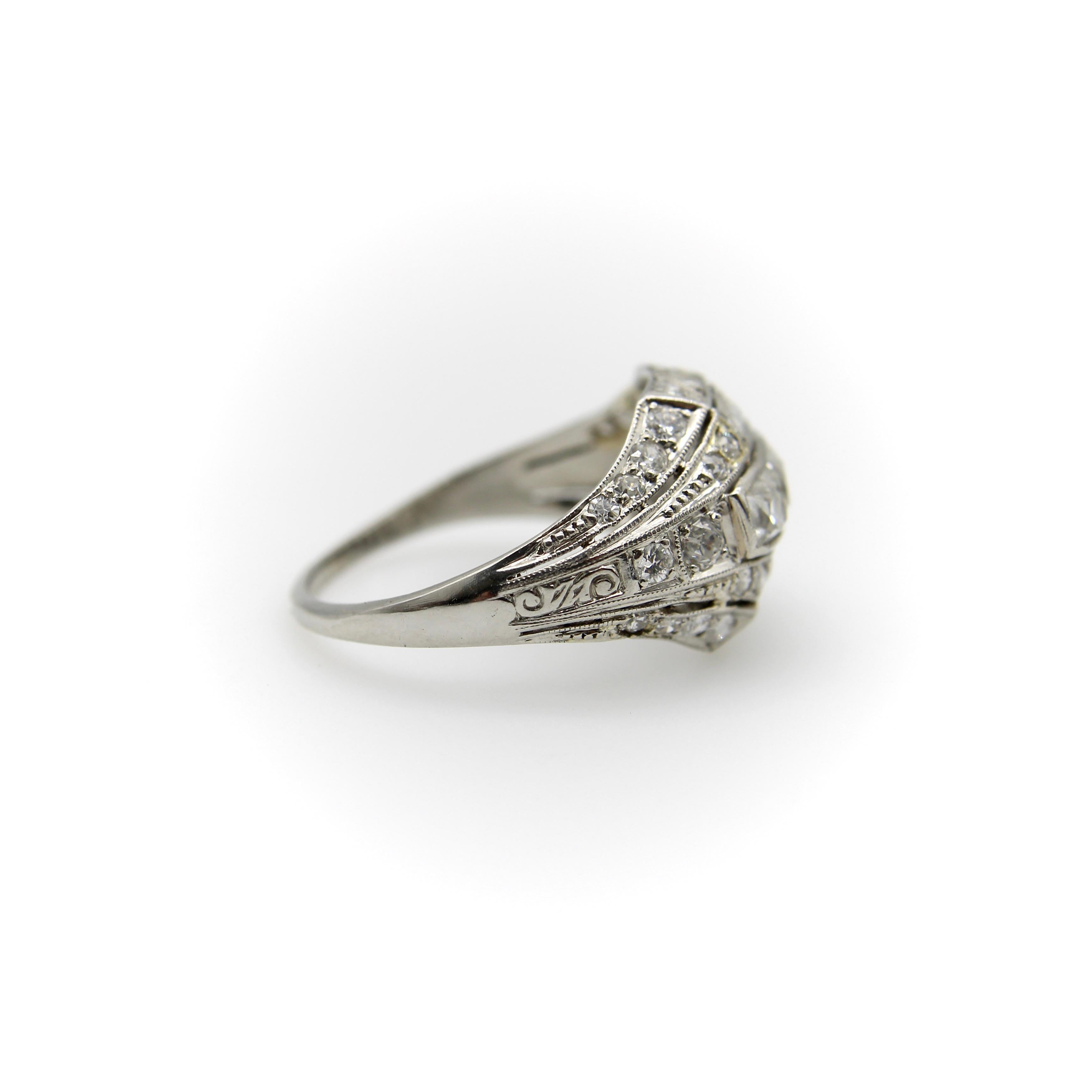 Taille vieille mine Bague édouardienne en platine avec diamant taillé Peruzzi en vente
