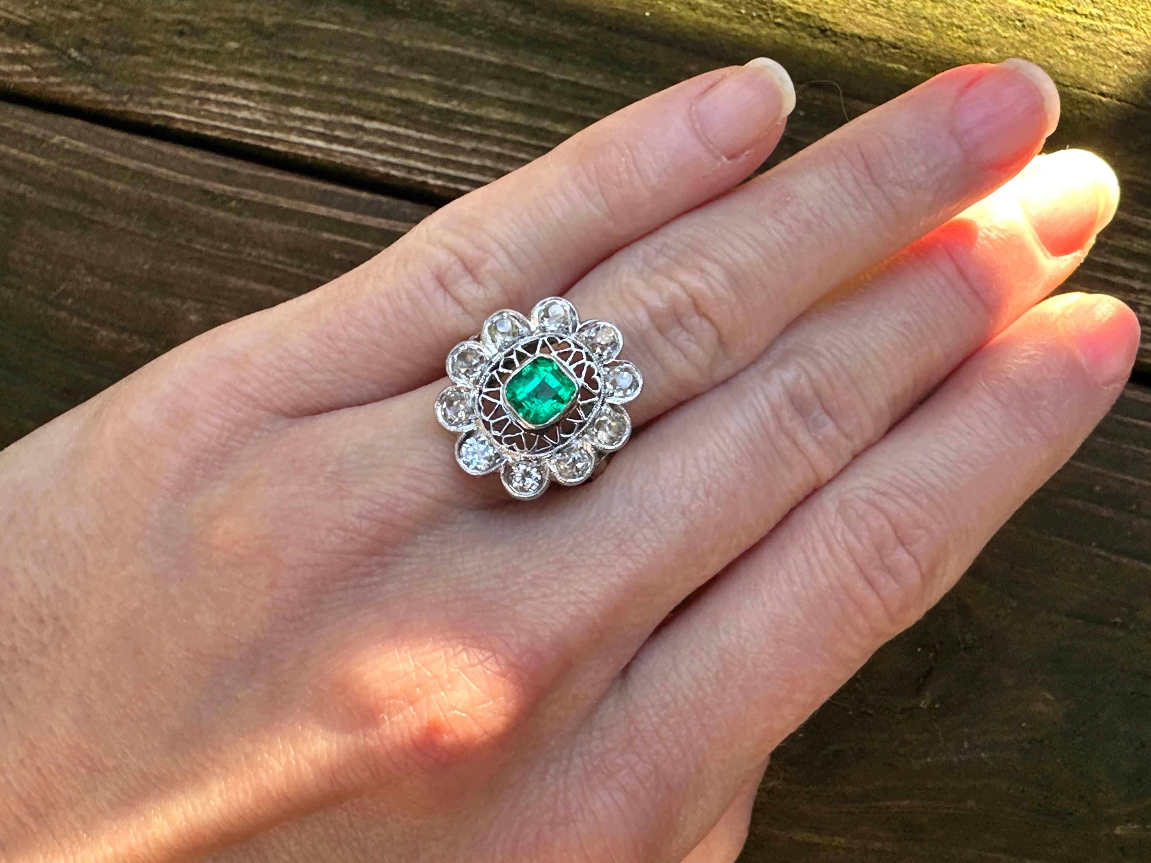 Edwardianischer Platinring - 1,10ct kolumbianischer Smaragd & Diamanten im Altschliff in einem Intr Damen im Angebot