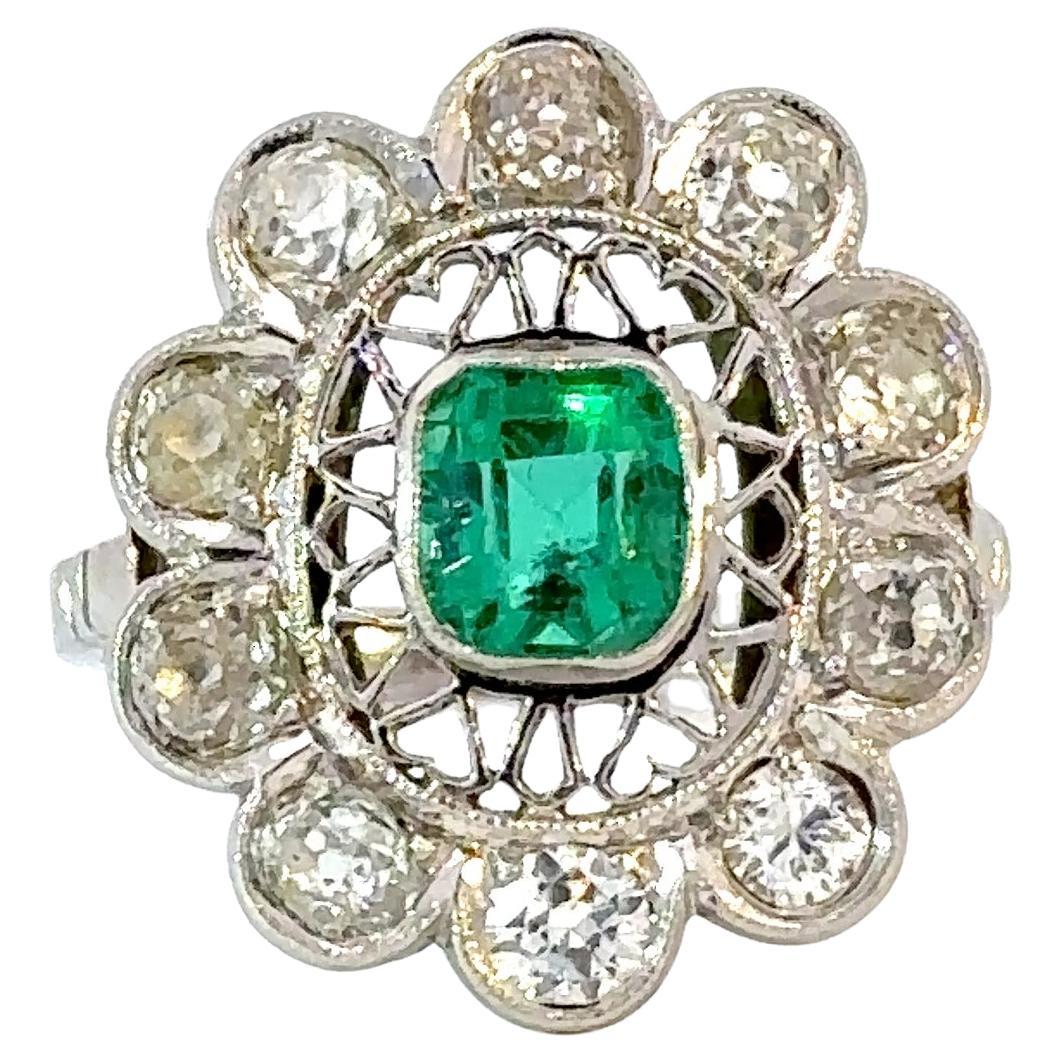 Anillo Eduardiano de Platino - Esmeralda Colombiana de 1.10ct y Diamantes talla antigua en un Intr