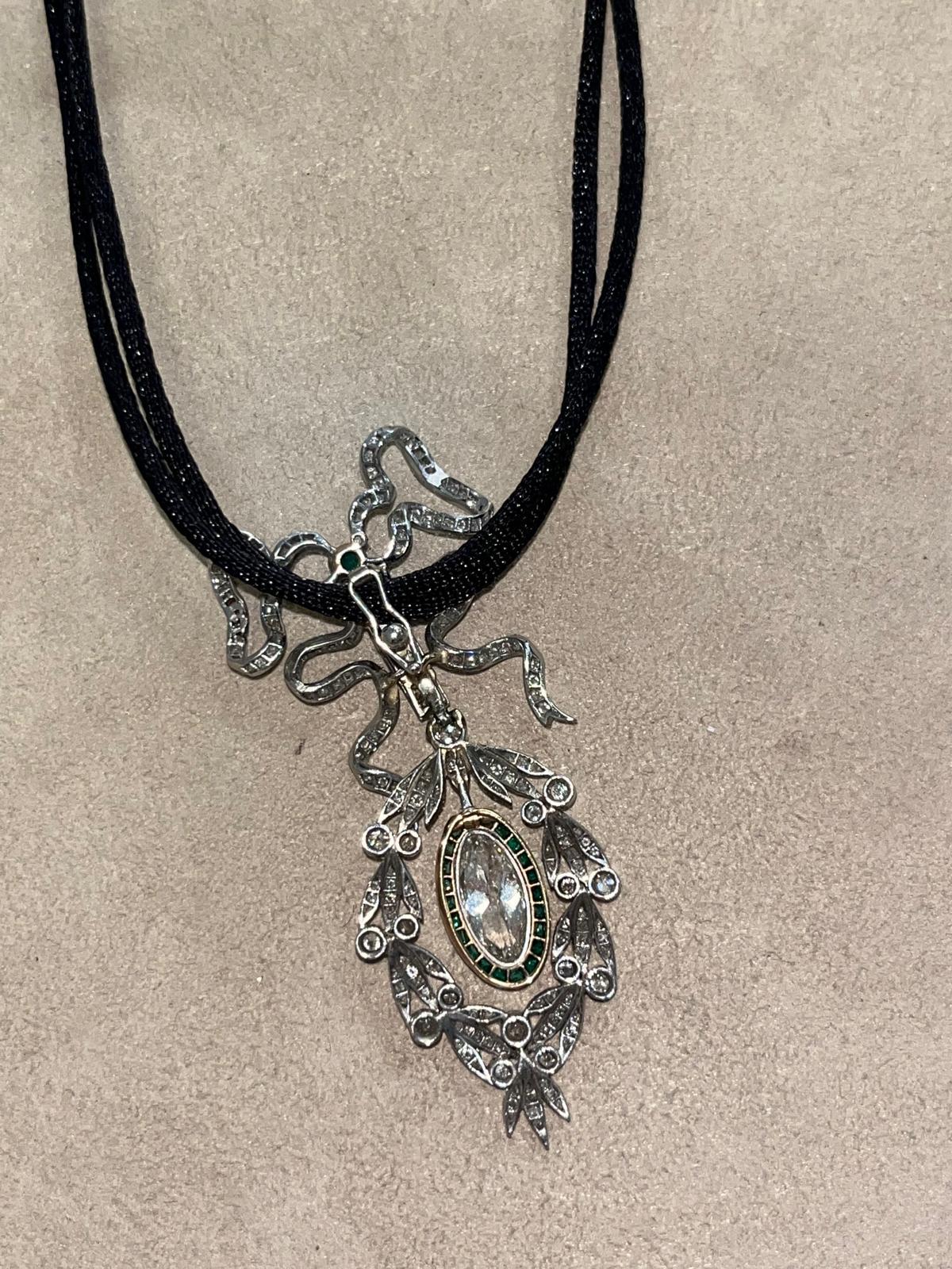 Taglio antico europeo Ciondolo edoardiano in platino, oro rosa, diamanti e smeraldi in vendita