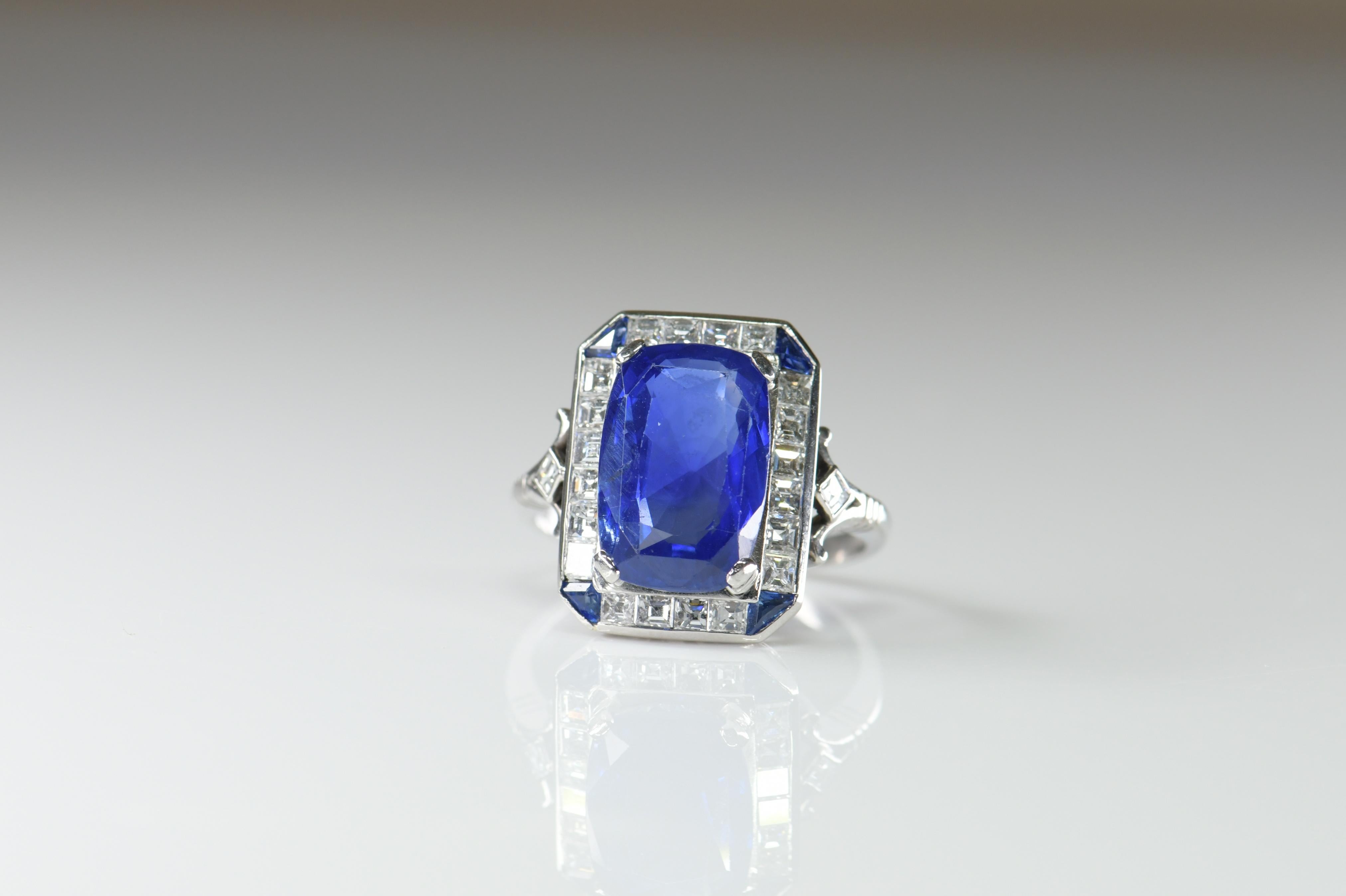 Edwardian Platinum Sapphire and Diamond Ring In Excellent Condition For Sale In Banbury, GB