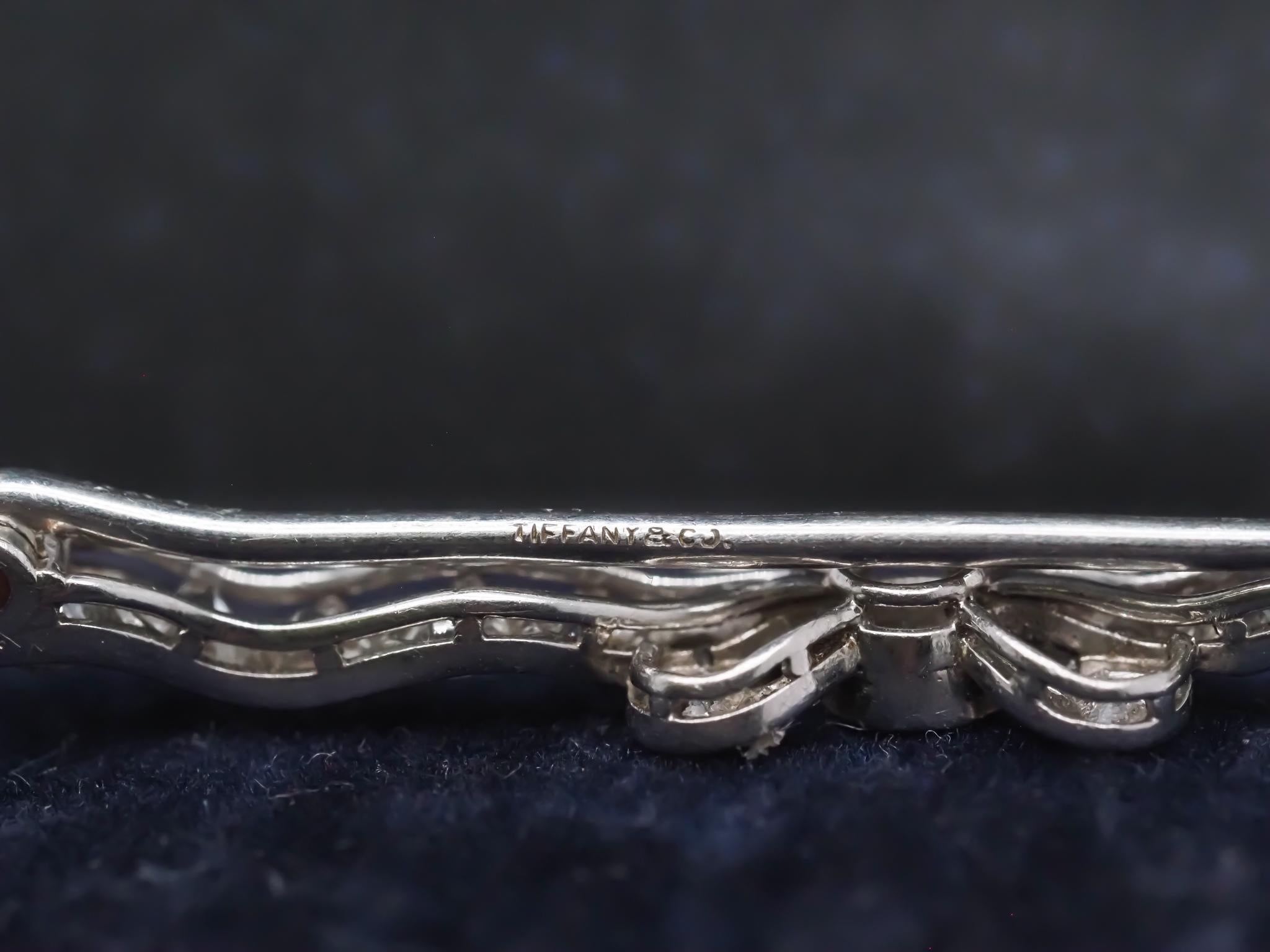 Edwardian Platinum Tiffany & Co. Old European Diamond Ribbon Brooch In Good Condition For Sale In Hicksville, NY