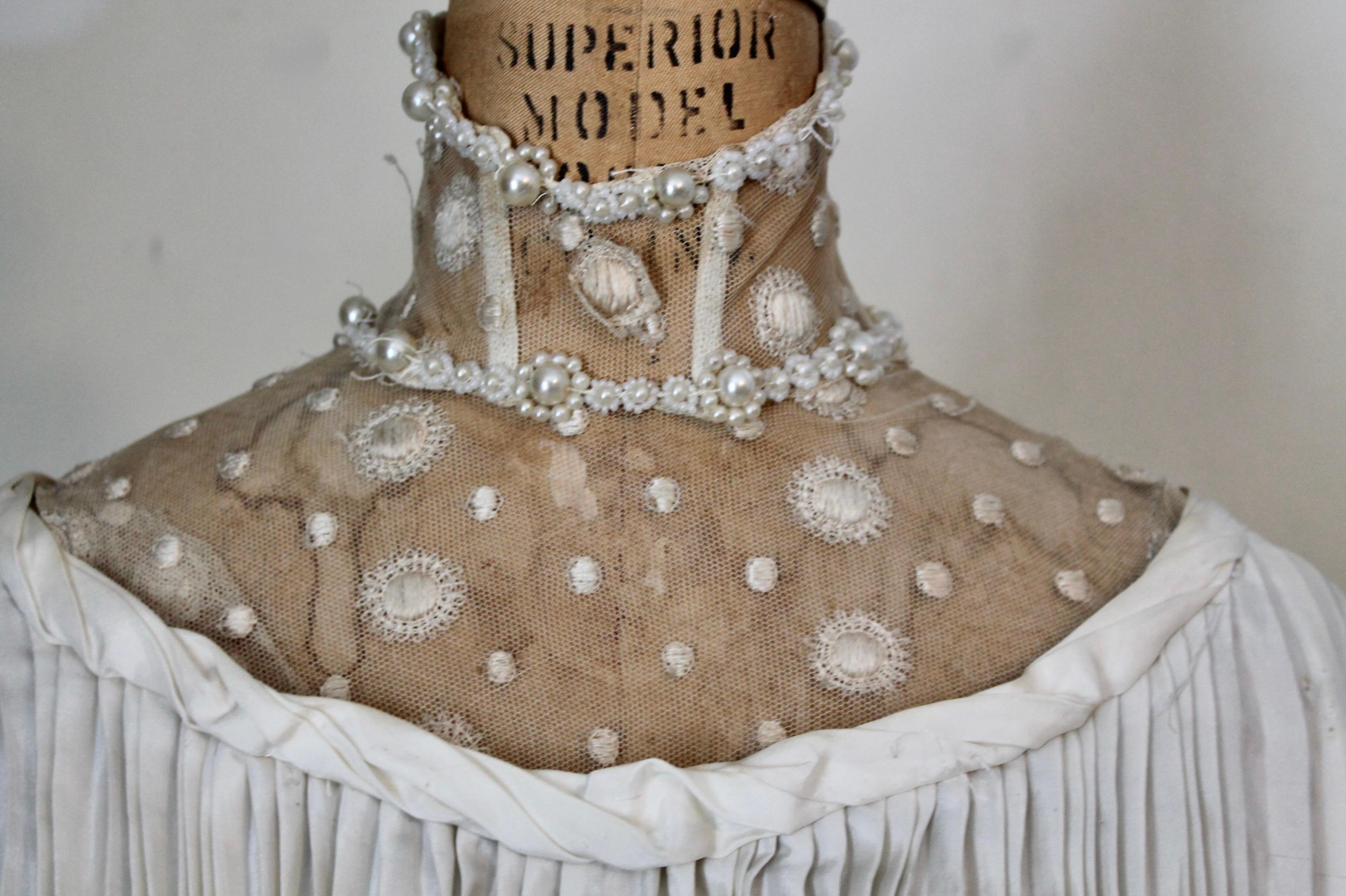 Vestido de novia o de té eduardiano de seda crema plisada en venta 1