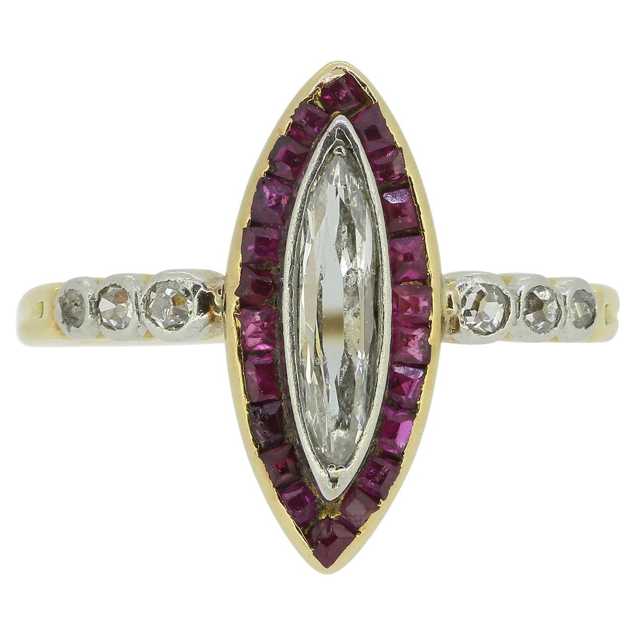 Anillo eduardiano de diamantes talla marquesa y rubí