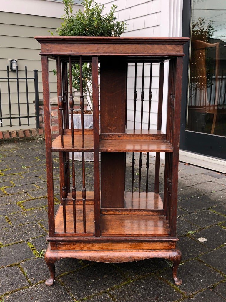 Edwardian Quartersawn Oak Revolving Bookcase, circa 1910 For Sale at