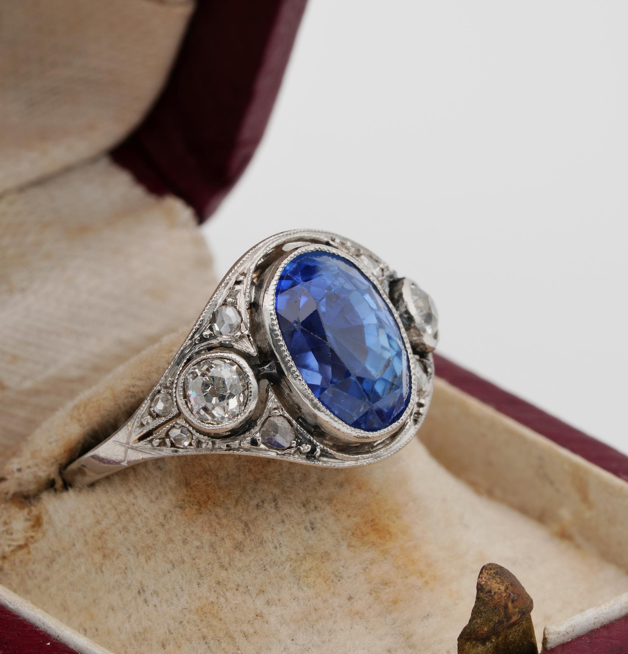 Edwardian Rare 5.40 Carat Natural No Heat Sapphire Diamond Platinum Trilogy Ring In Good Condition In Napoli, IT