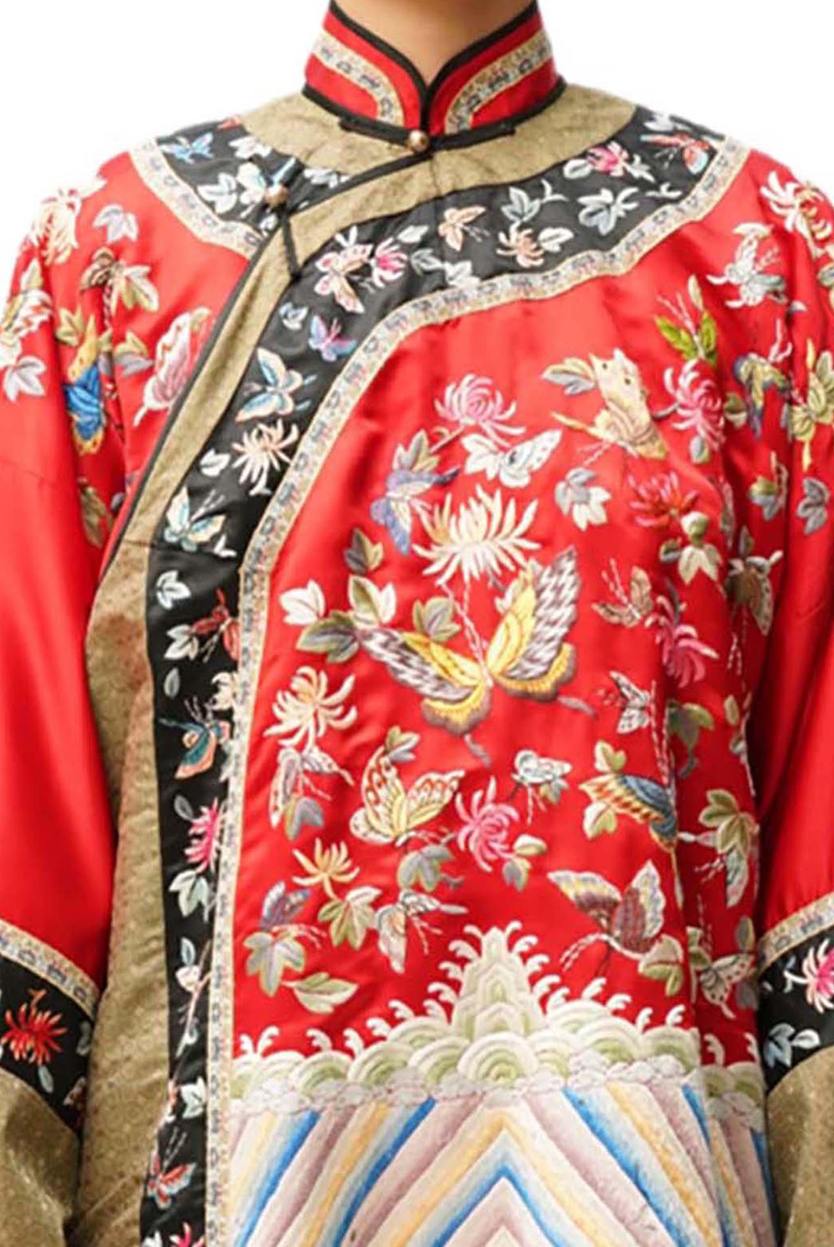 Edwardian Red Butterfly Silk Embroidered Kimono For Sale 4