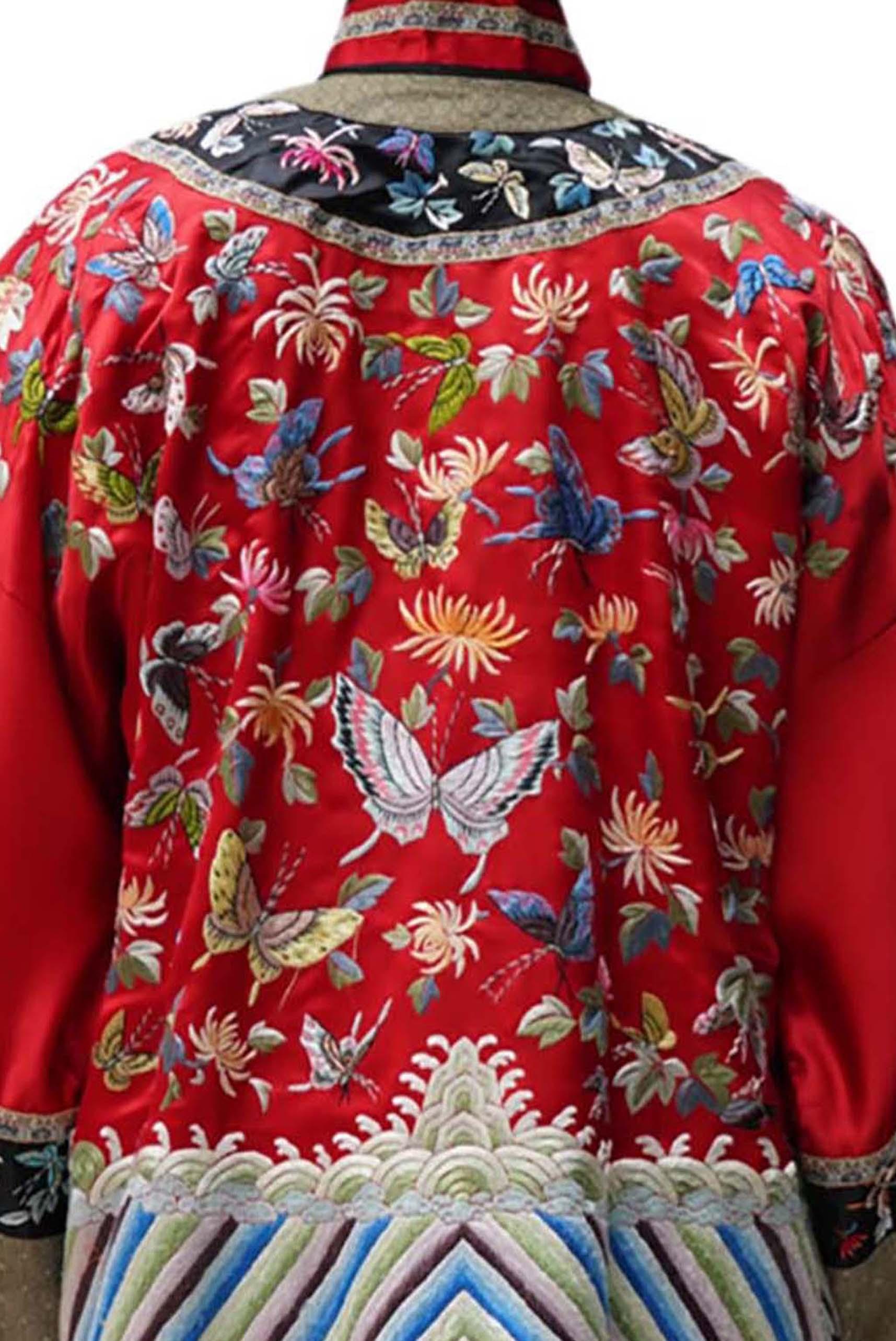 Edwardian Red Butterfly Silk Embroidered Kimono For Sale 5