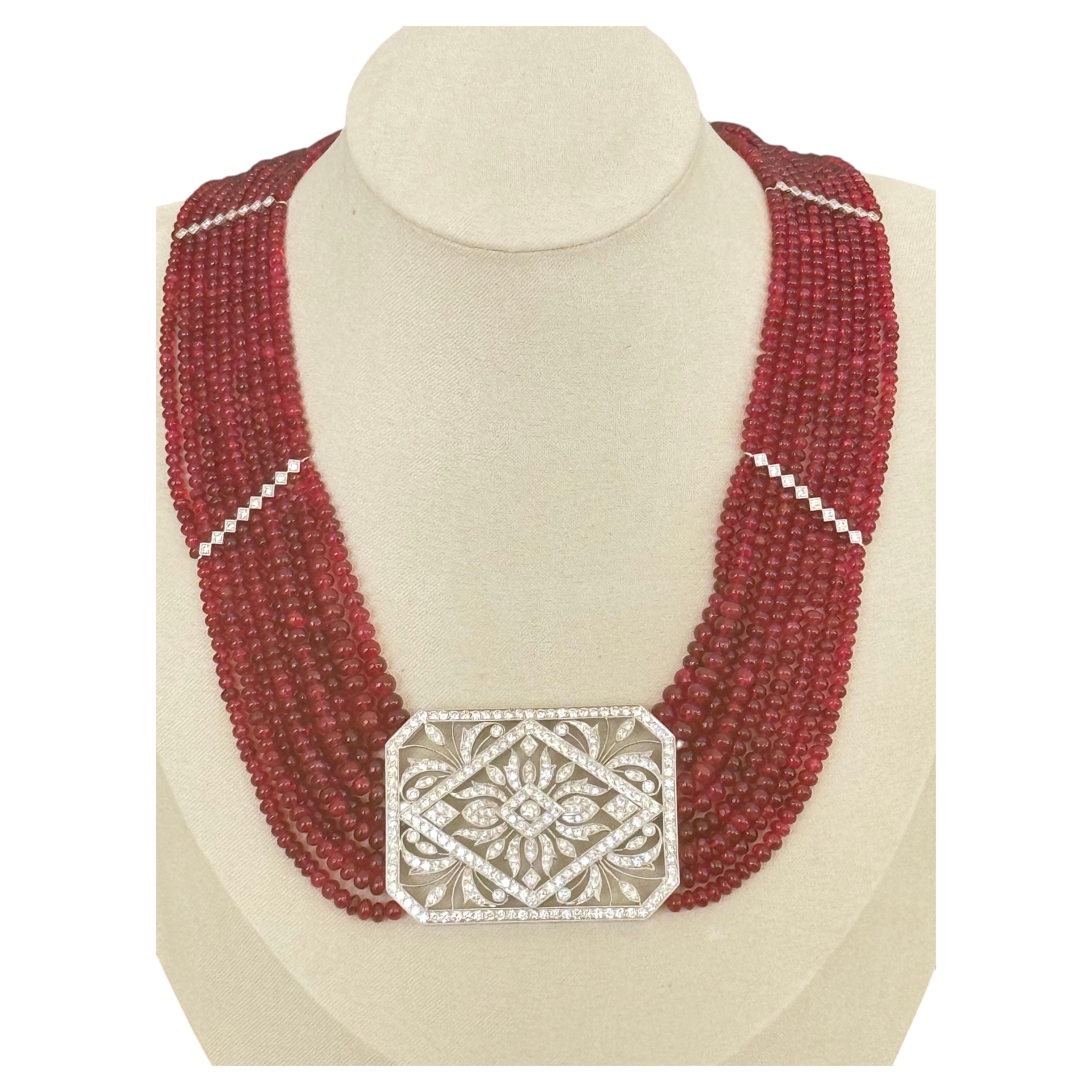 Collana edoardiana a più fili di spinello rosso con chiusura a placca di diamanti in vendita