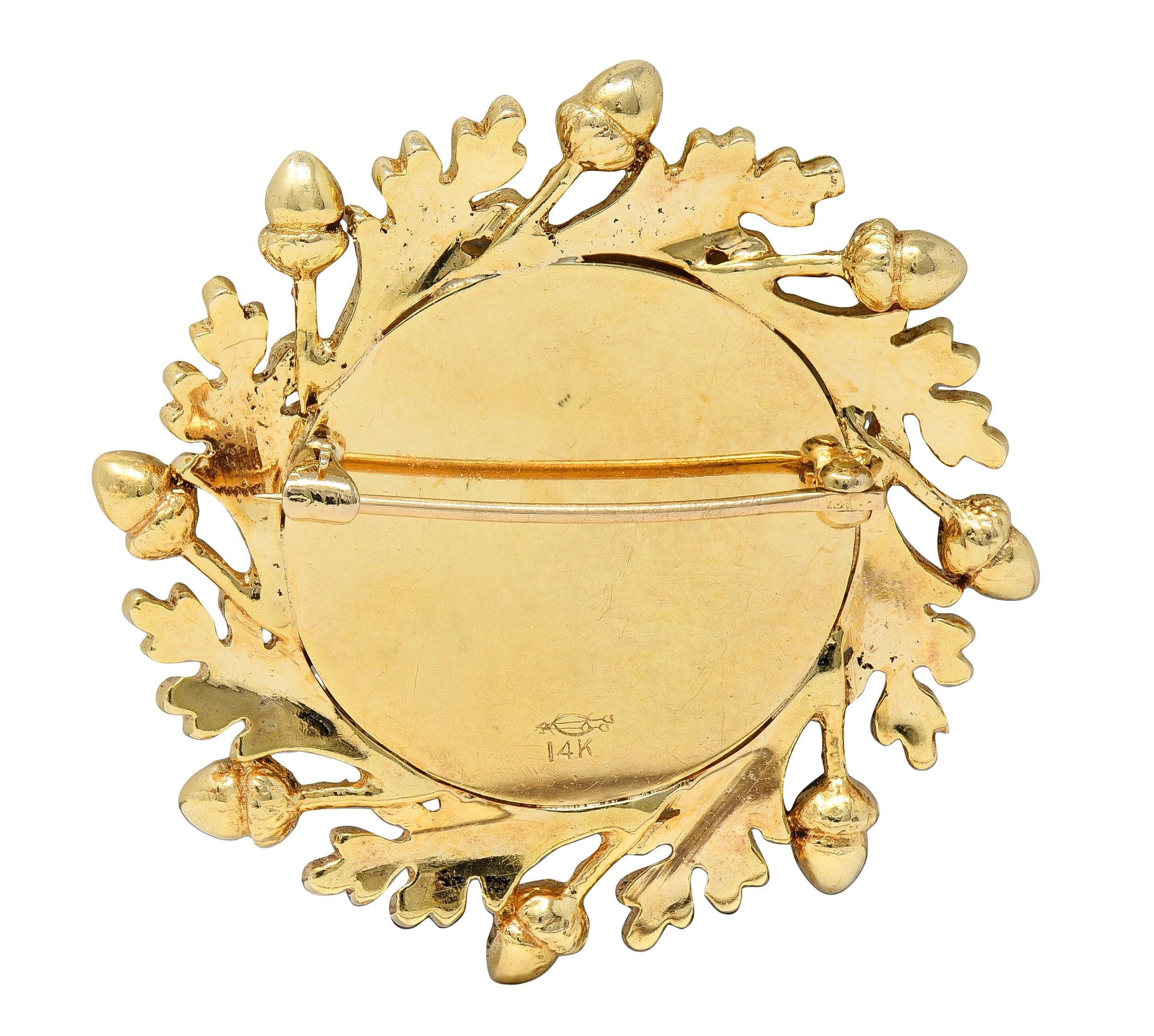 Edwardian Reverse Carved Essex Crystal 14K Gold Quail Acorn Antique Brooch Cabujón en venta