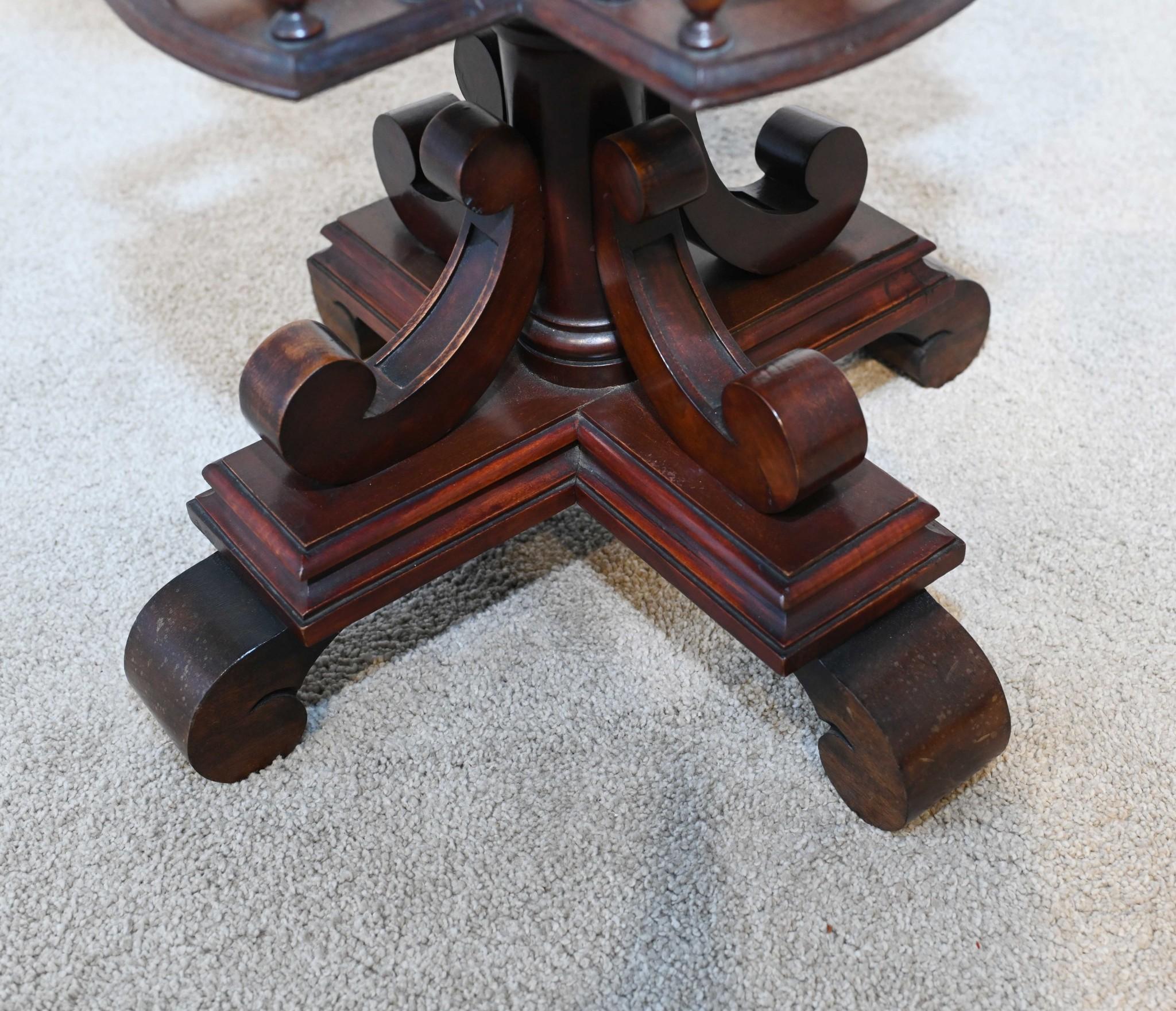 Table de lecture tournante édouardienne en acajou 1900 Bon état - En vente à Potters Bar, GB