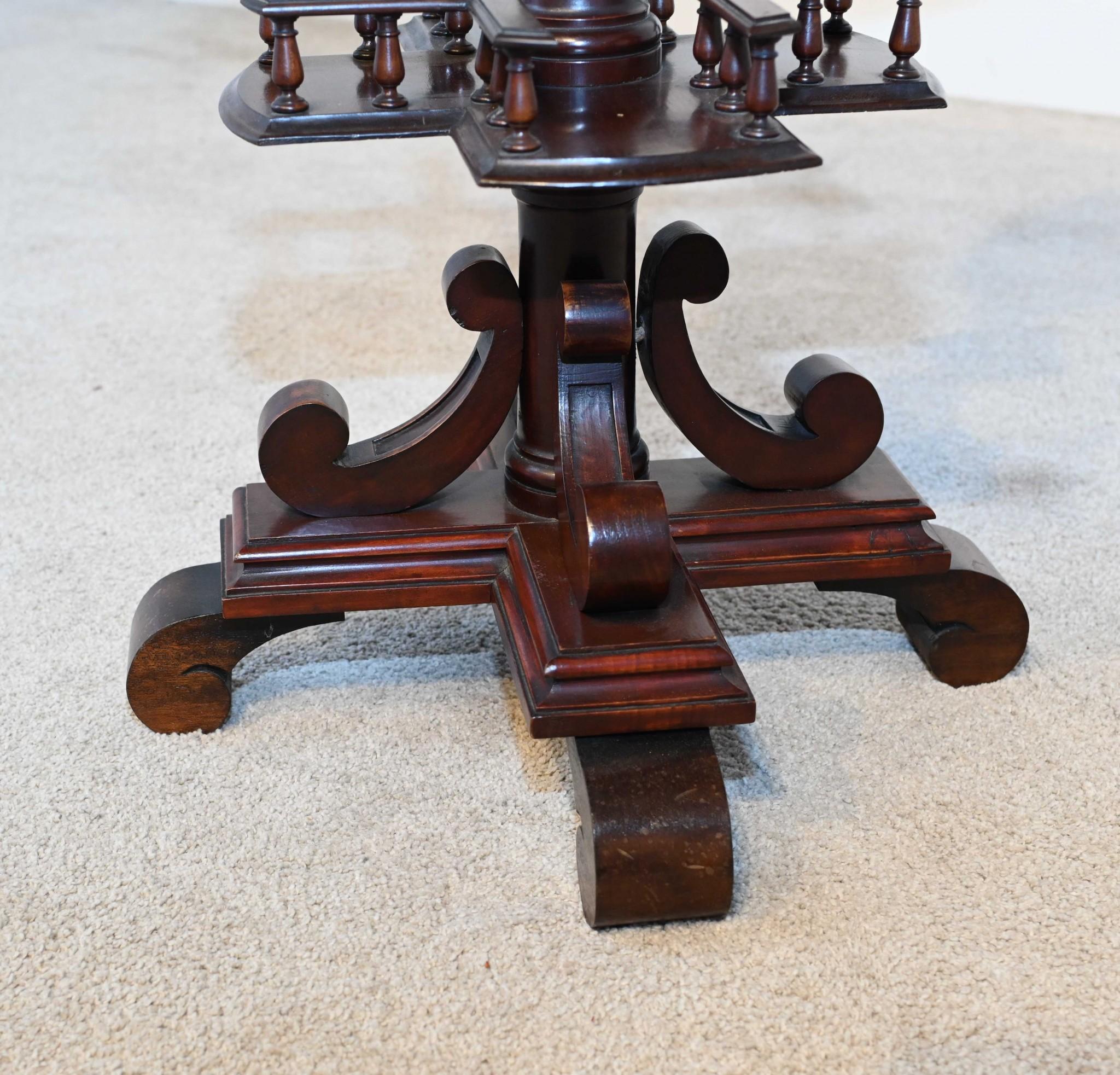 Début du 20ème siècle Table de lecture tournante édouardienne en acajou 1900 en vente