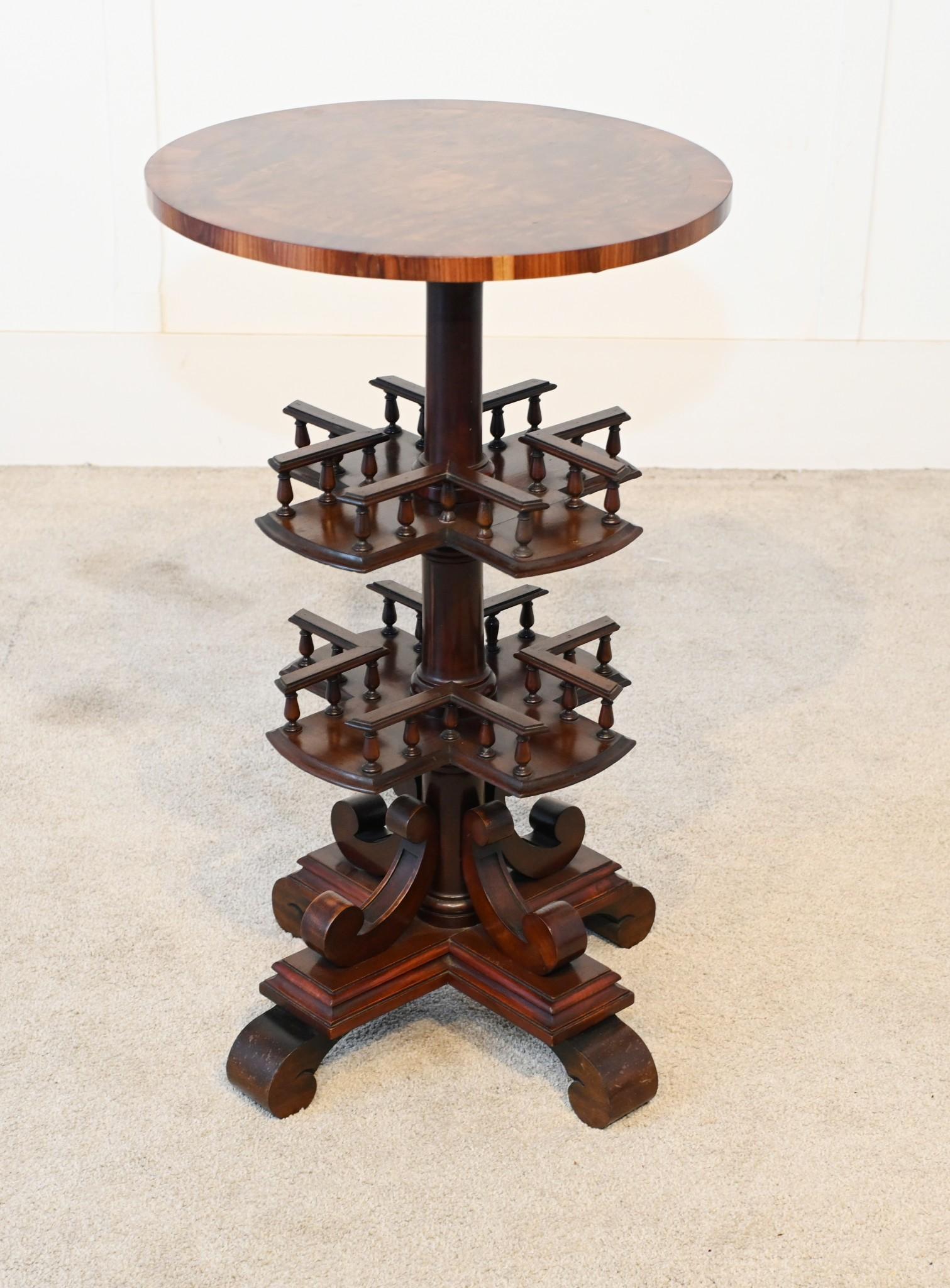 Table de lecture tournante édouardienne en acajou 1900 en vente 3