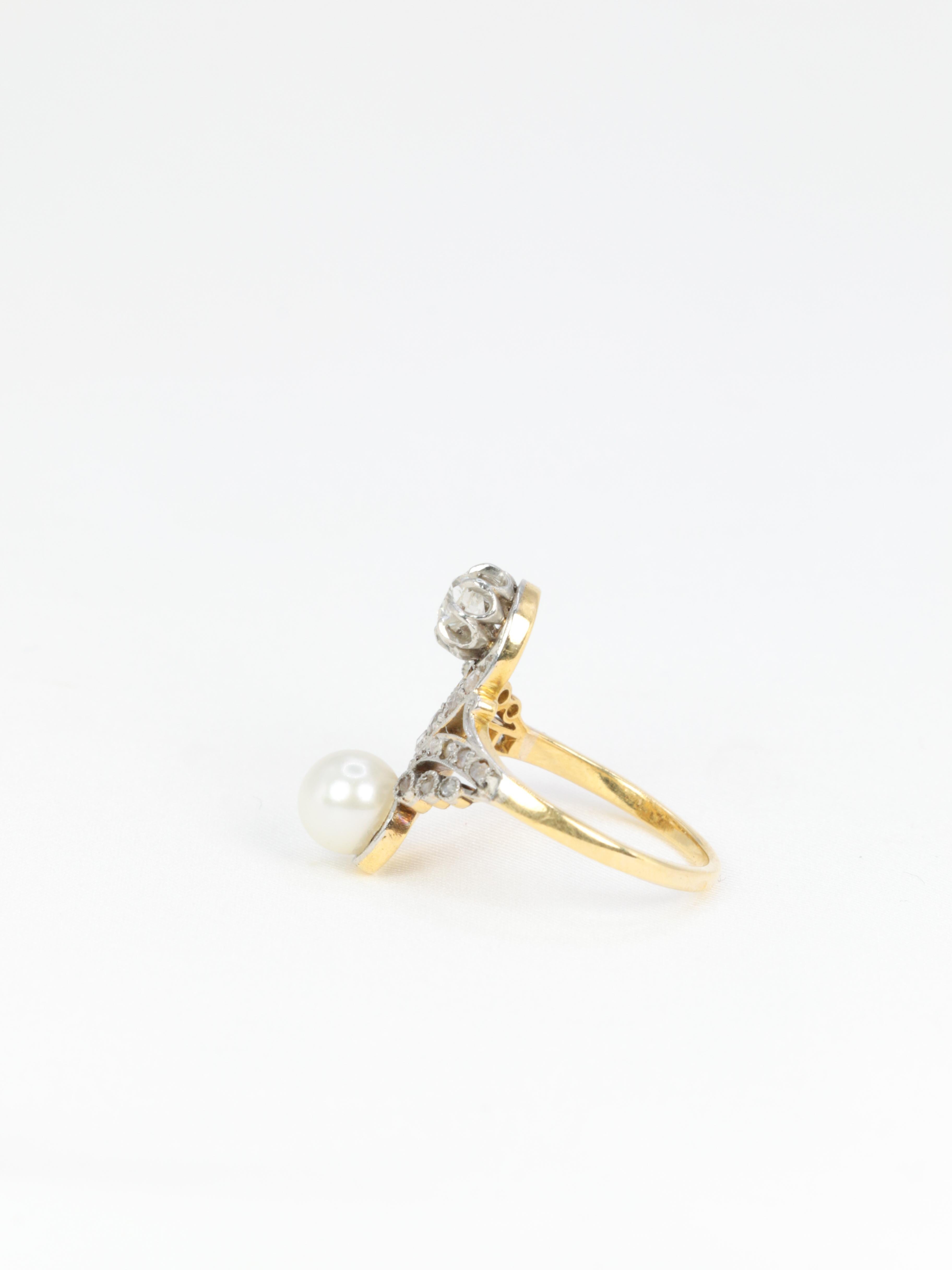 Women's or Men's Edwardian Ring in White Gold, Diamonds and Pearl For Sale