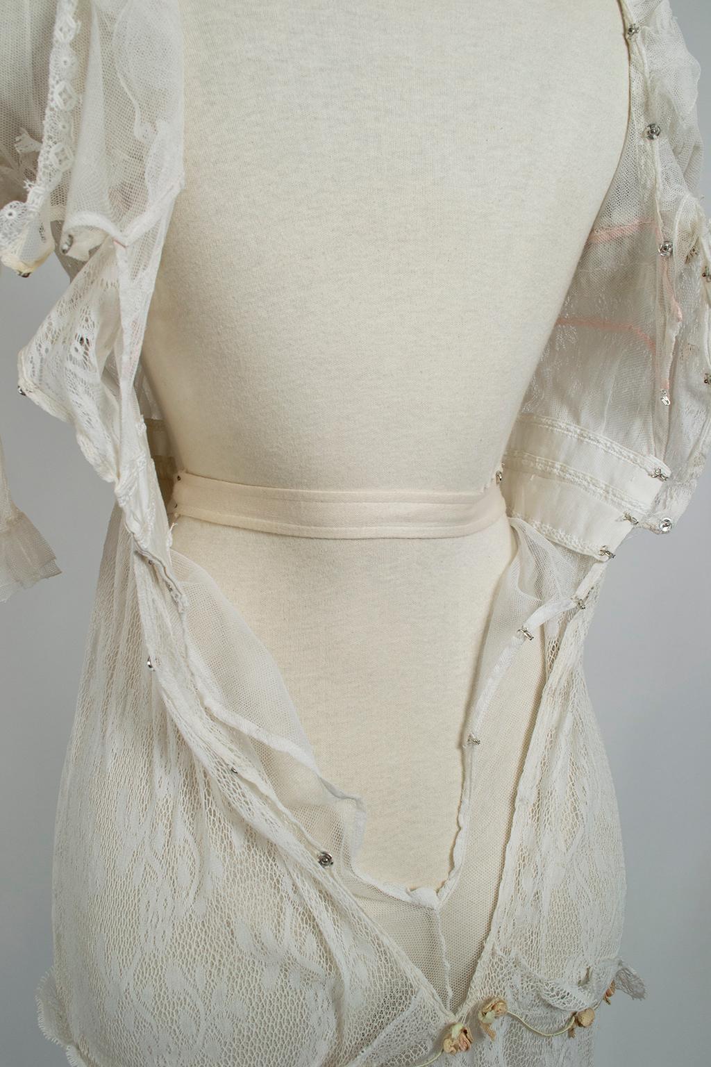 Robe de thé ou de mariée en filet blanc édouardien à boutons de rose - XXS, début des années 1900 en vente 5