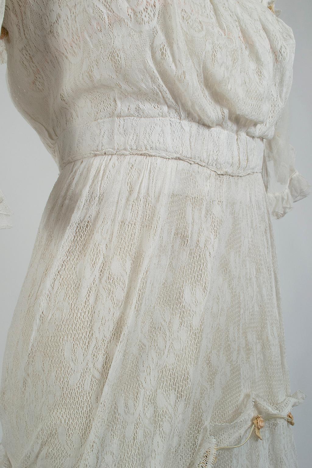 Robe de thé ou de mariée en filet blanc édouardien à boutons de rose - XXS, début des années 1900 en vente 11