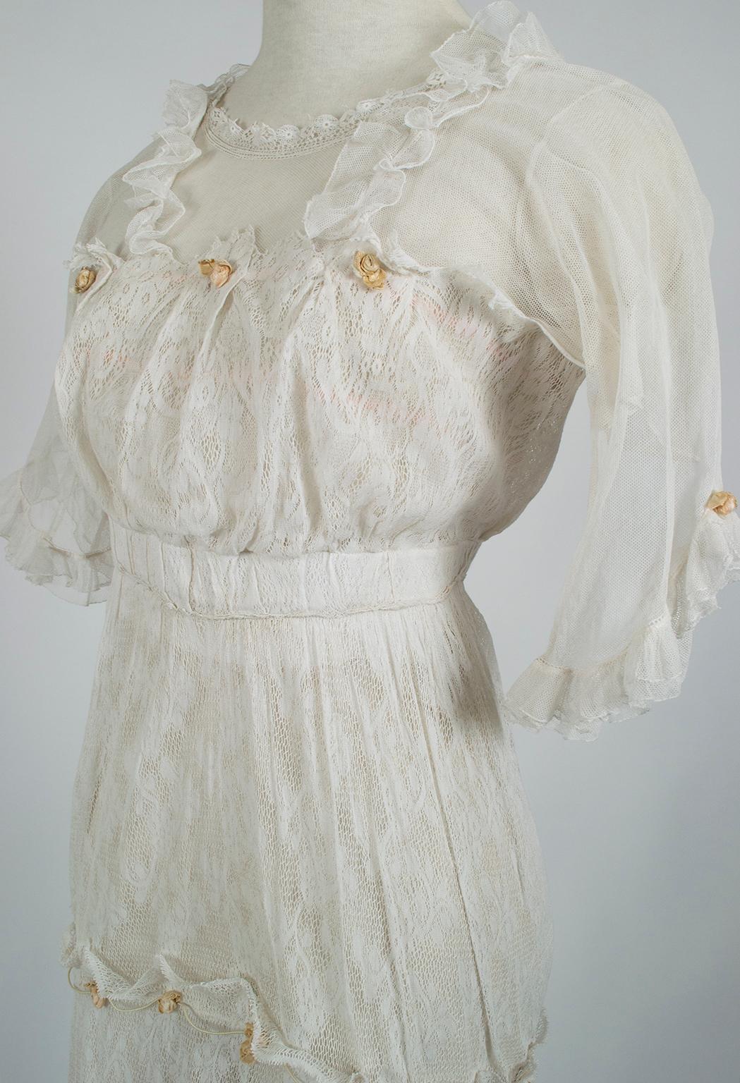 Weißes weißes edwardianisches Netz Rosenknospen-Nacht-Tee- oder Brautkleid - XXS, frühe 1900er Jahre im Angebot 1
