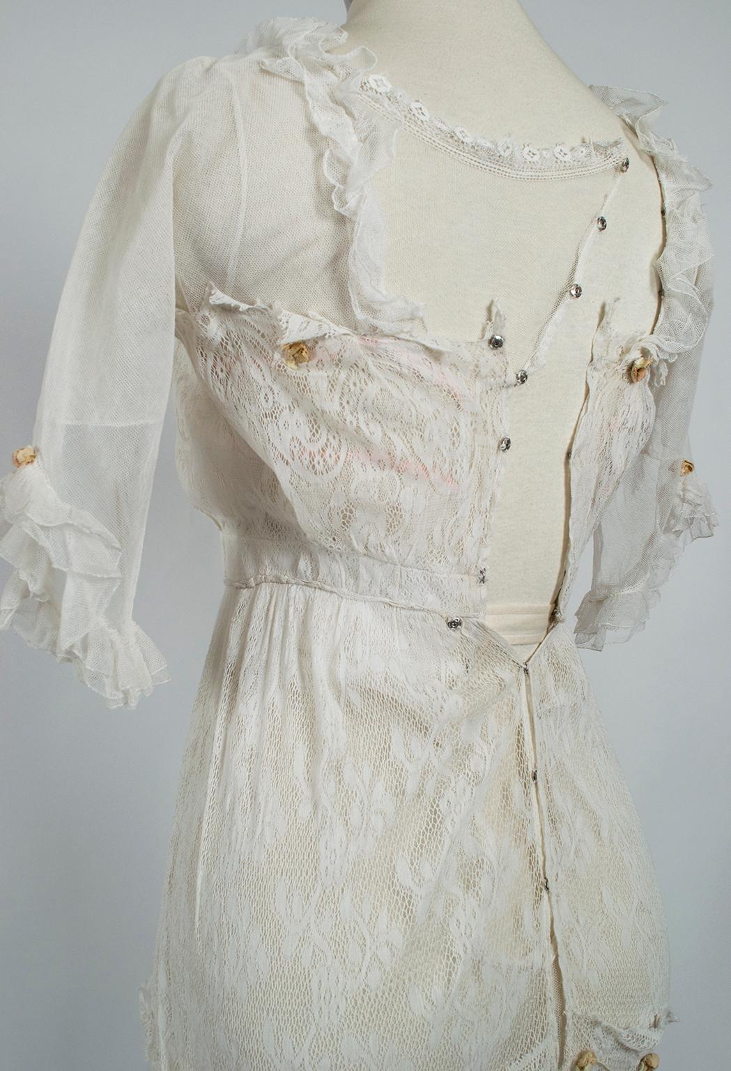 Robe de thé ou de mariée en filet blanc édouardien à boutons de rose - XXS, début des années 1900 en vente 3