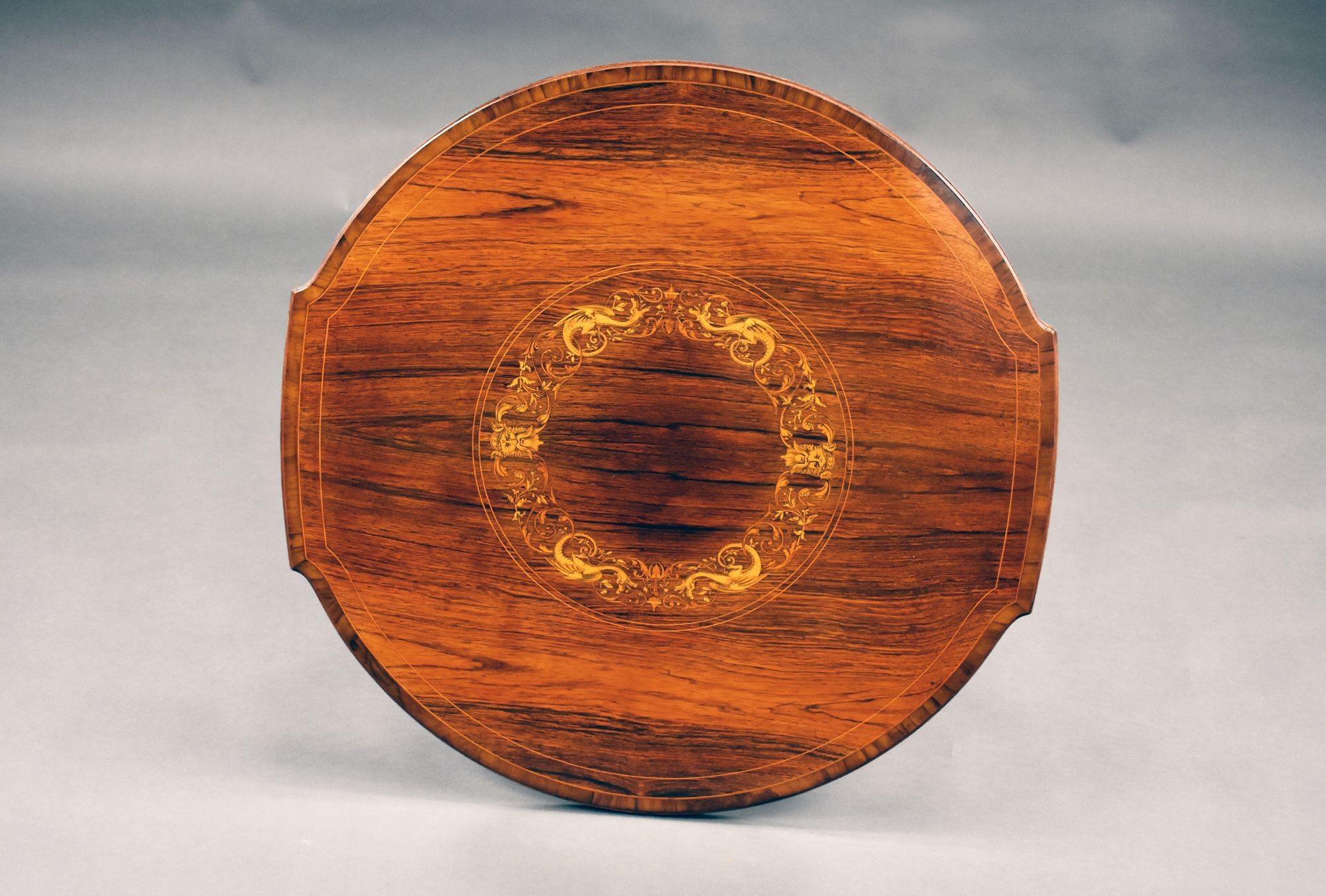 Mesa de centro eduardiana de palisandro con incrustaciones siglo XX en venta