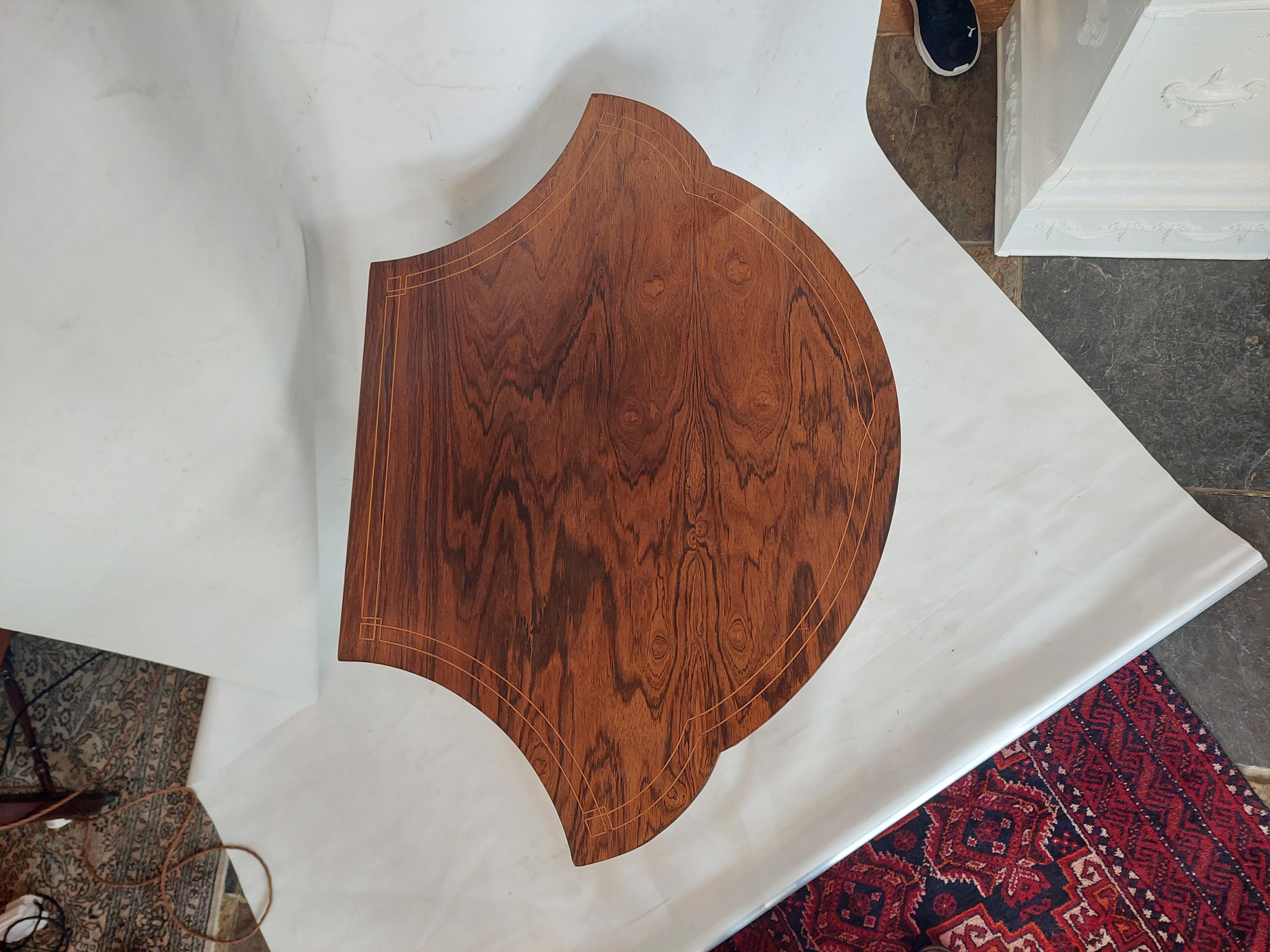 Édouardien Table d'appoint édouardienne en bois de rose par Shoolbred & Co en vente
