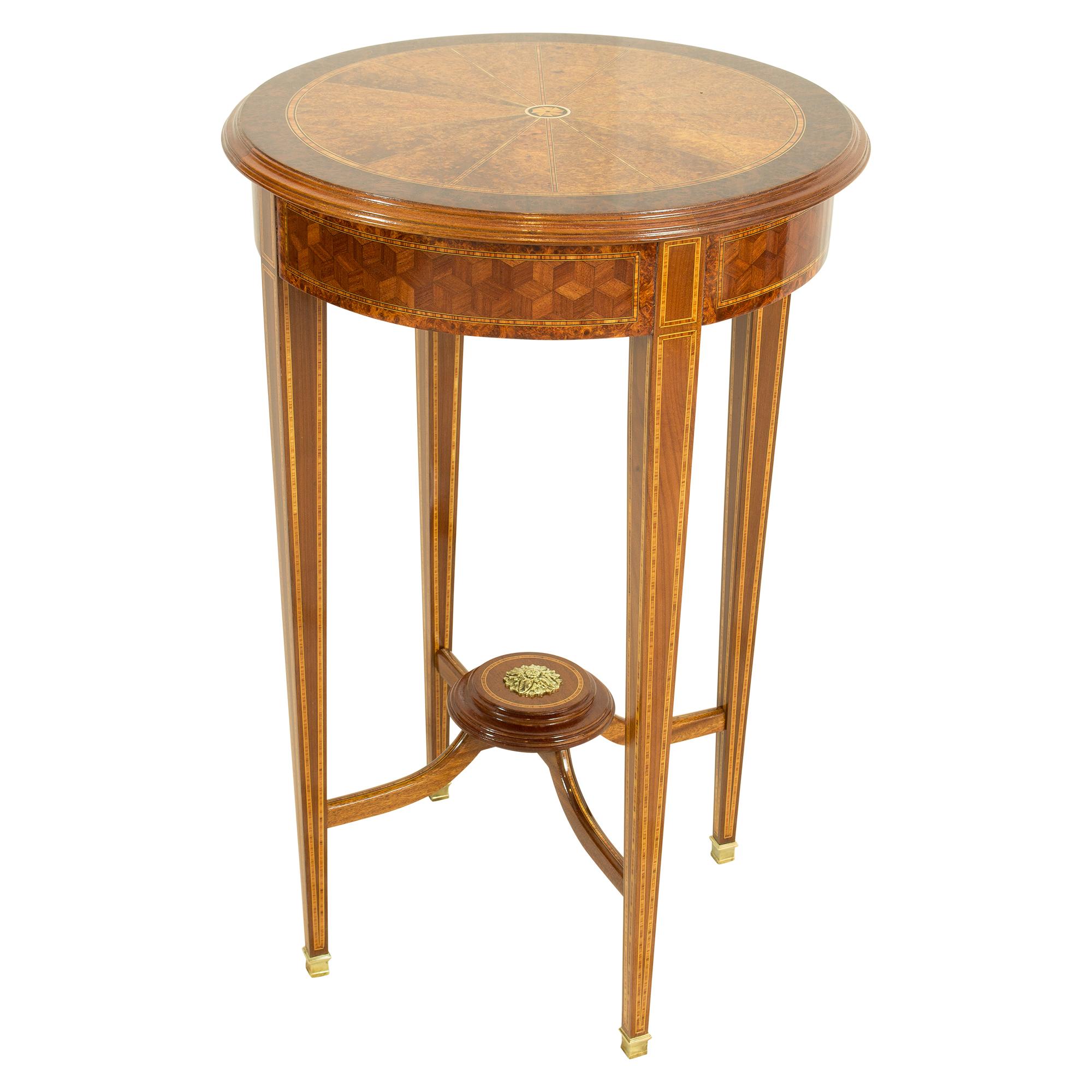 Table d'appoint ronde en marqueterie édouardienne d'Angleterre Bon état - En vente à Darmstadt, DE