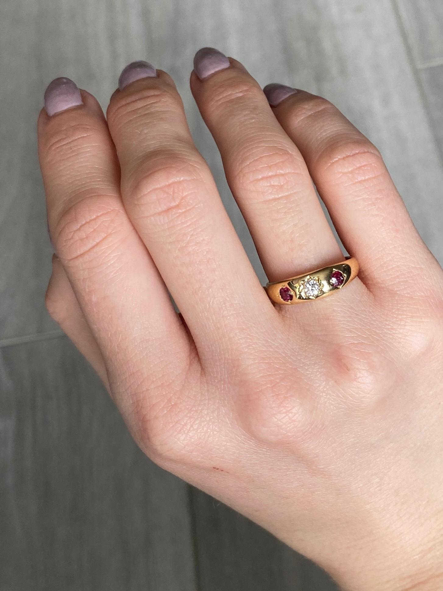 Edwardian Ruby and Diamond 18 Carat Gold Three-Stone Gypsy Ring In Good Condition In Chipping Campden, GB
