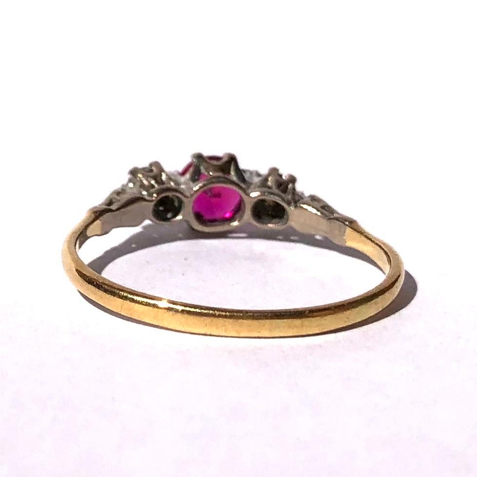 Edwardian Ruby and Diamond 18 Carat Gold Three-Stone Ring In Good Condition In Chipping Campden, GB