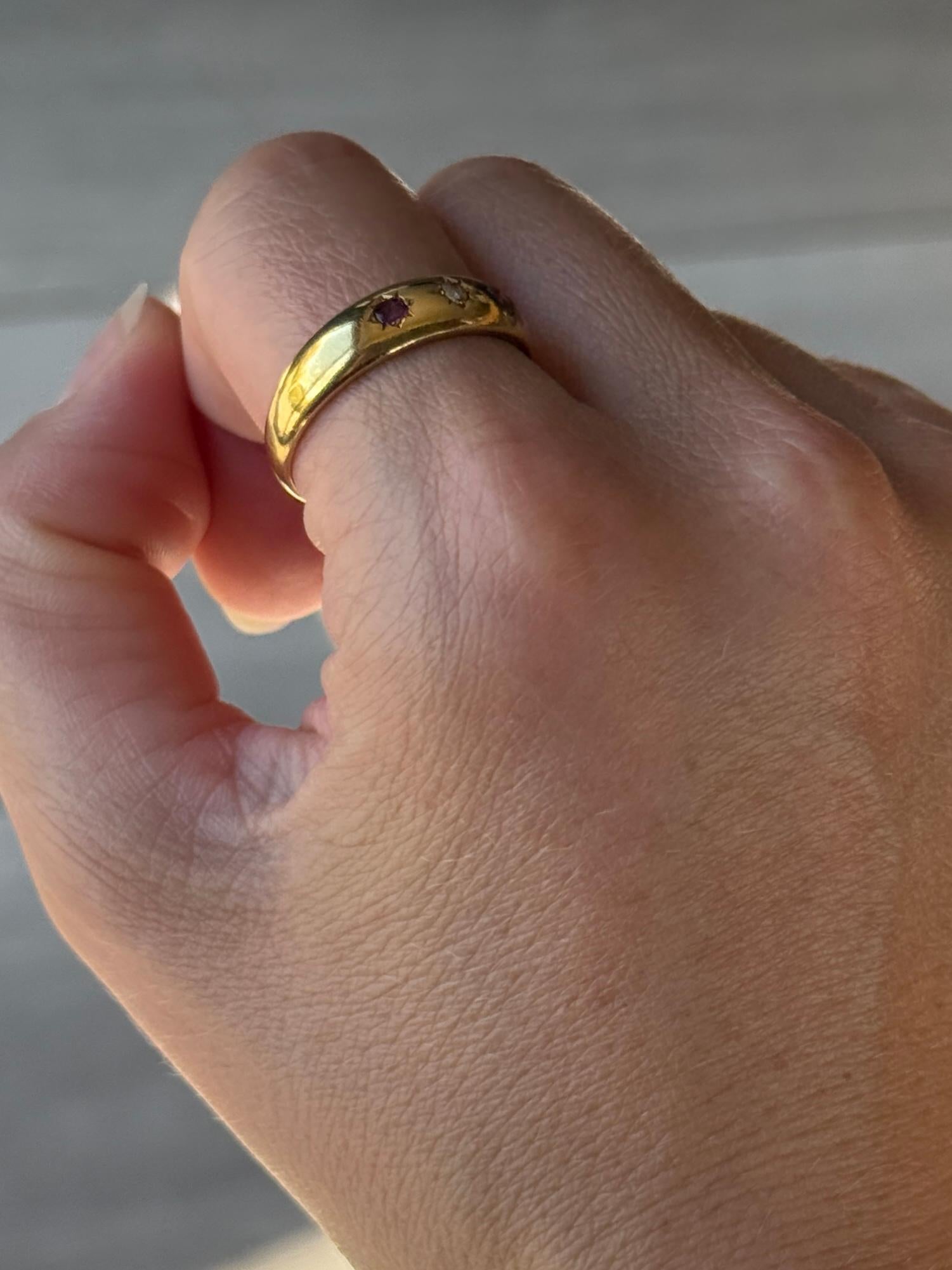 Round Cut Edwardian Ruby and Diamond 18 Carat Gold Three-Stone Star Setting Ring For Sale