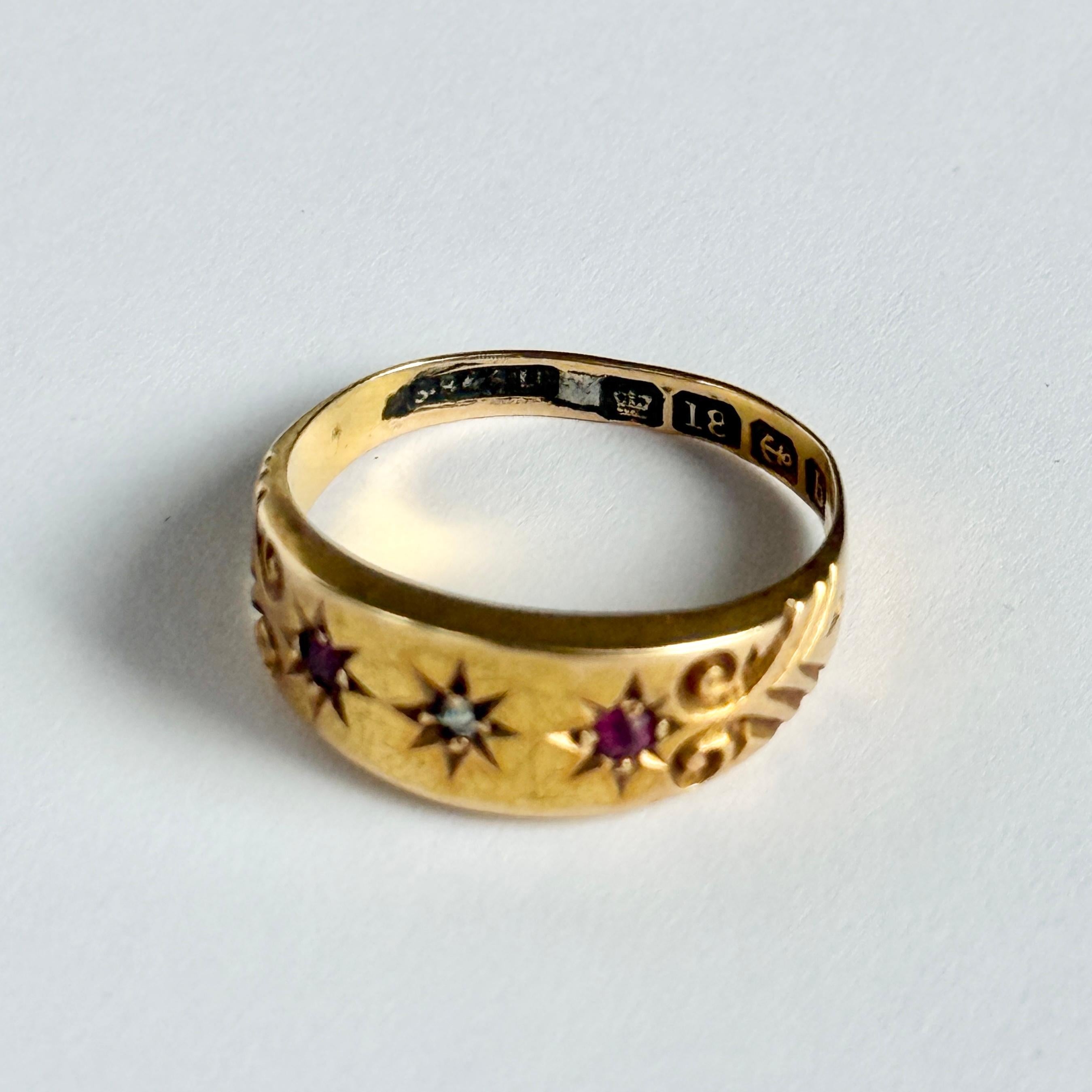 Edwardian Ruby and Diamond 18 Carat Gold Three-Stone Star Setting Ring In Good Condition For Sale In Chipping Campden, GB