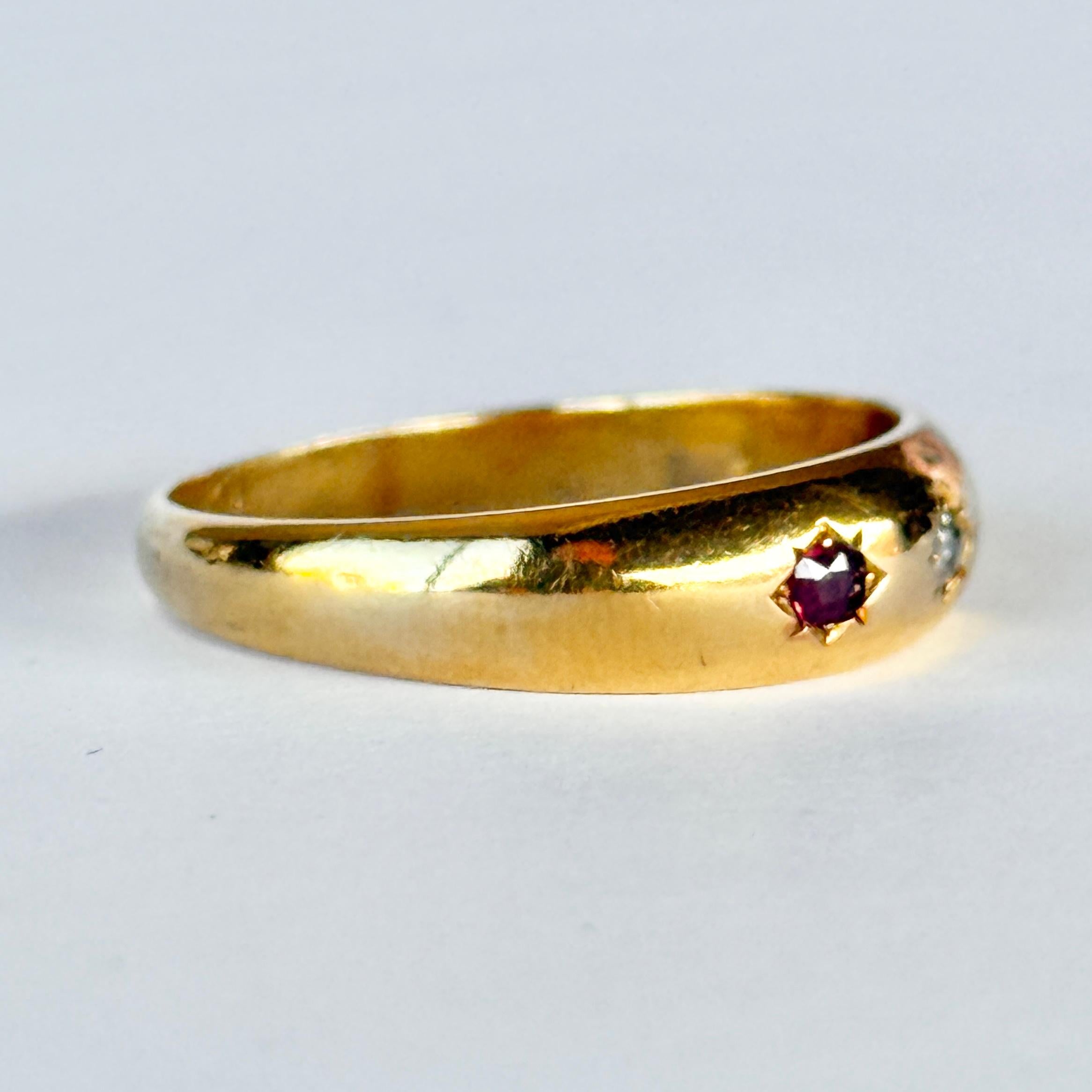 Edwardian Ruby and Diamond 18 Carat Gold Three-Stone Star Setting Ring For Sale 1