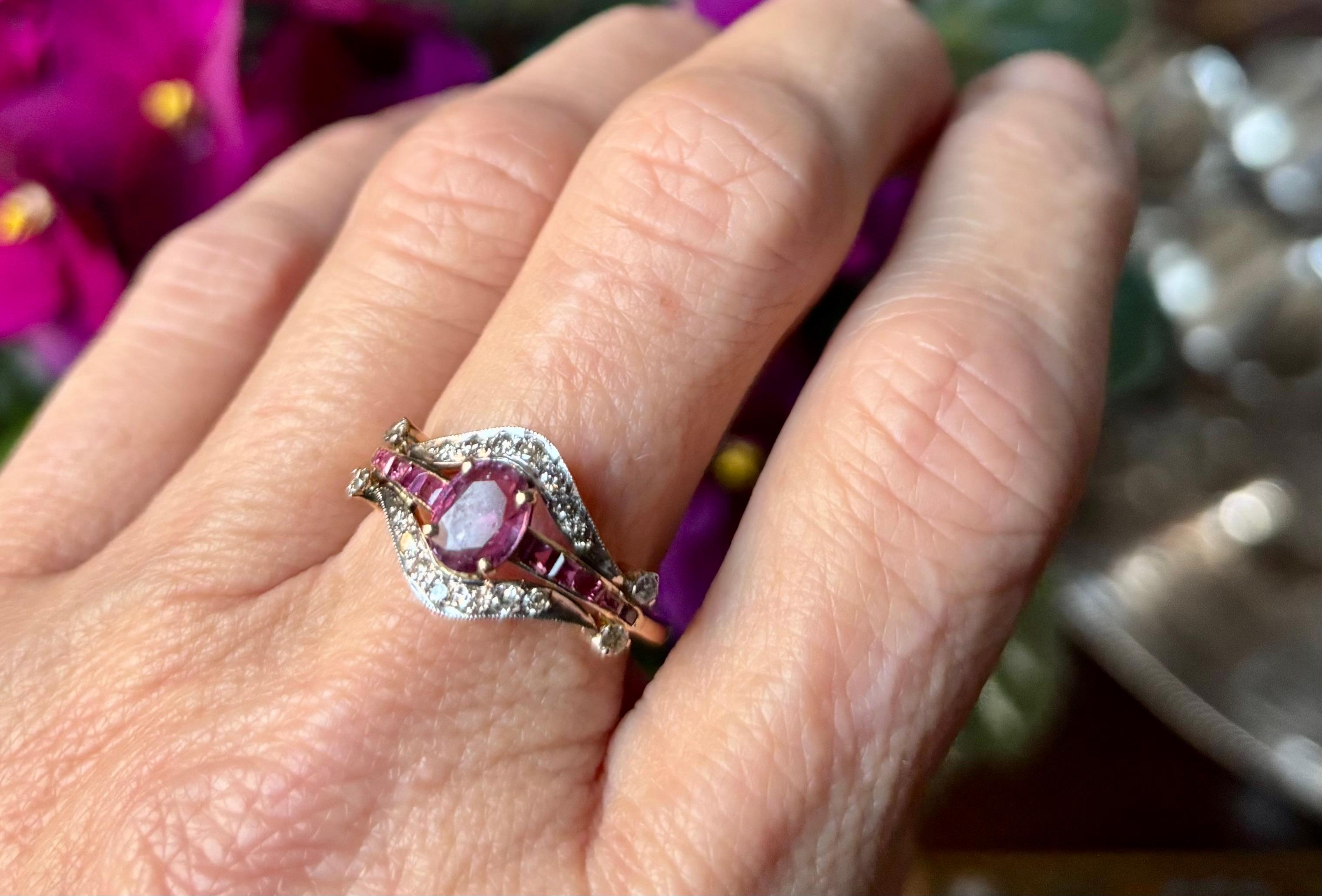 Anillo Eduardiano de Rubí y Racimo de Diamantes. Ca. 1910's en venta 6